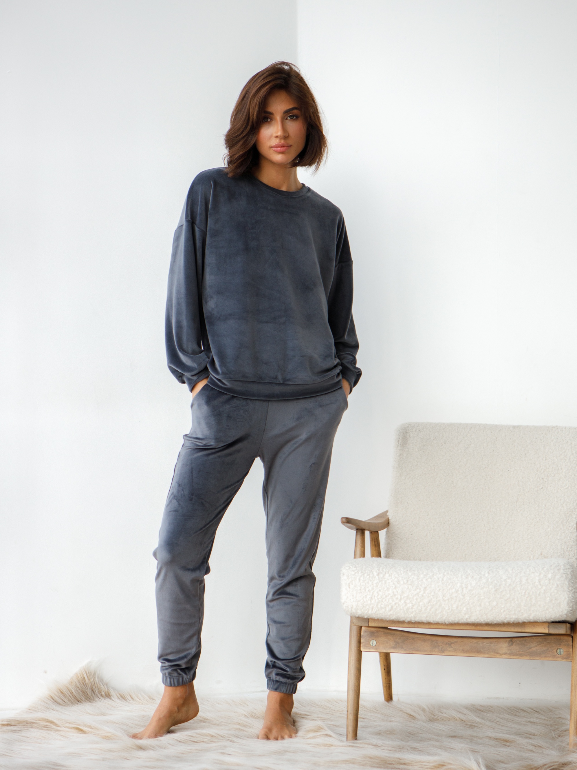 Акція на Піжама (світшот + штани) жіноча тепла велюрова BARWA garments 0332/333 L Графіт від Rozetka