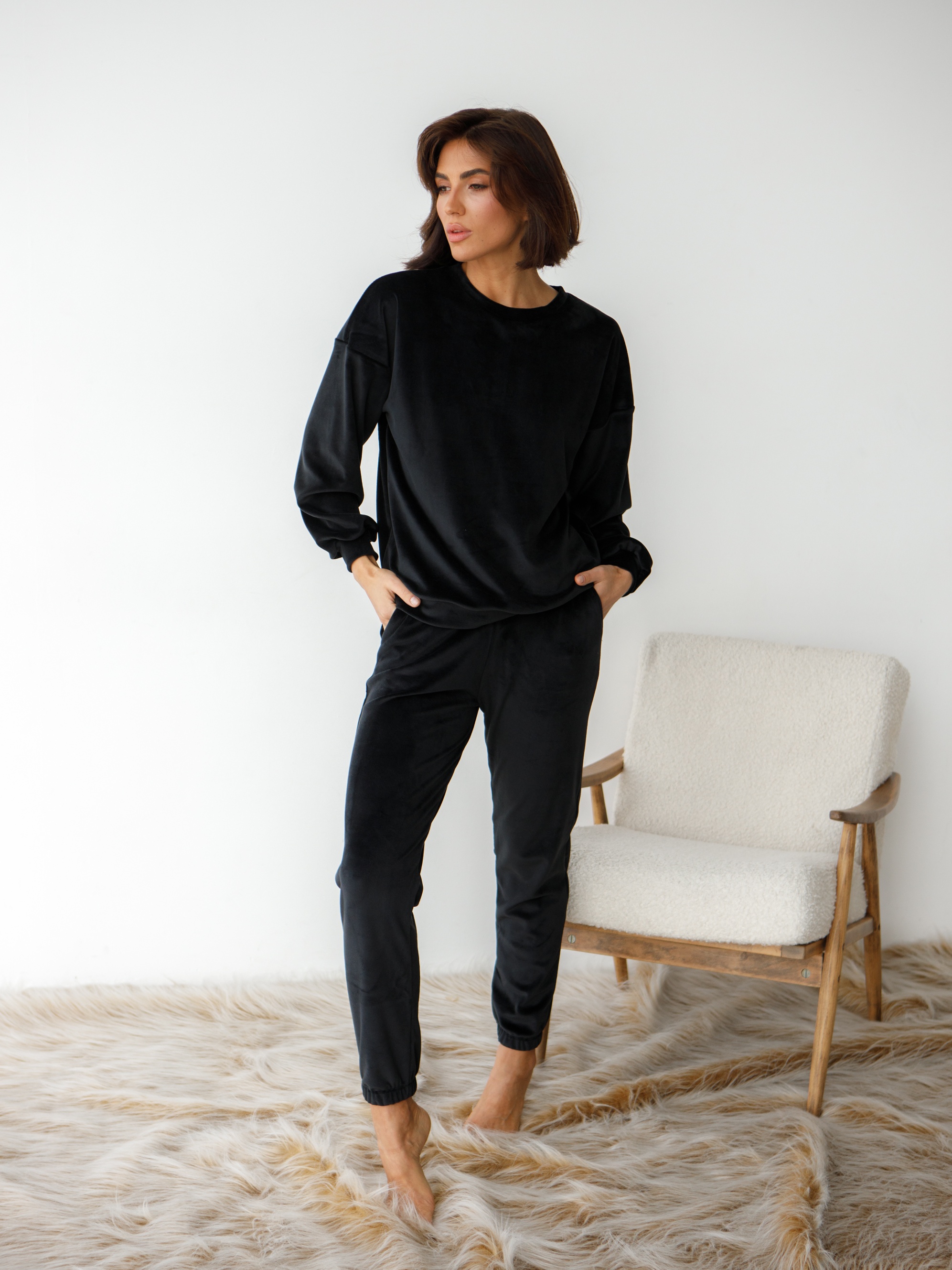 Акція на Піжама (світшот + штани) жіноча тепла велюрова BARWA garments 0332/333 L Чорна від Rozetka