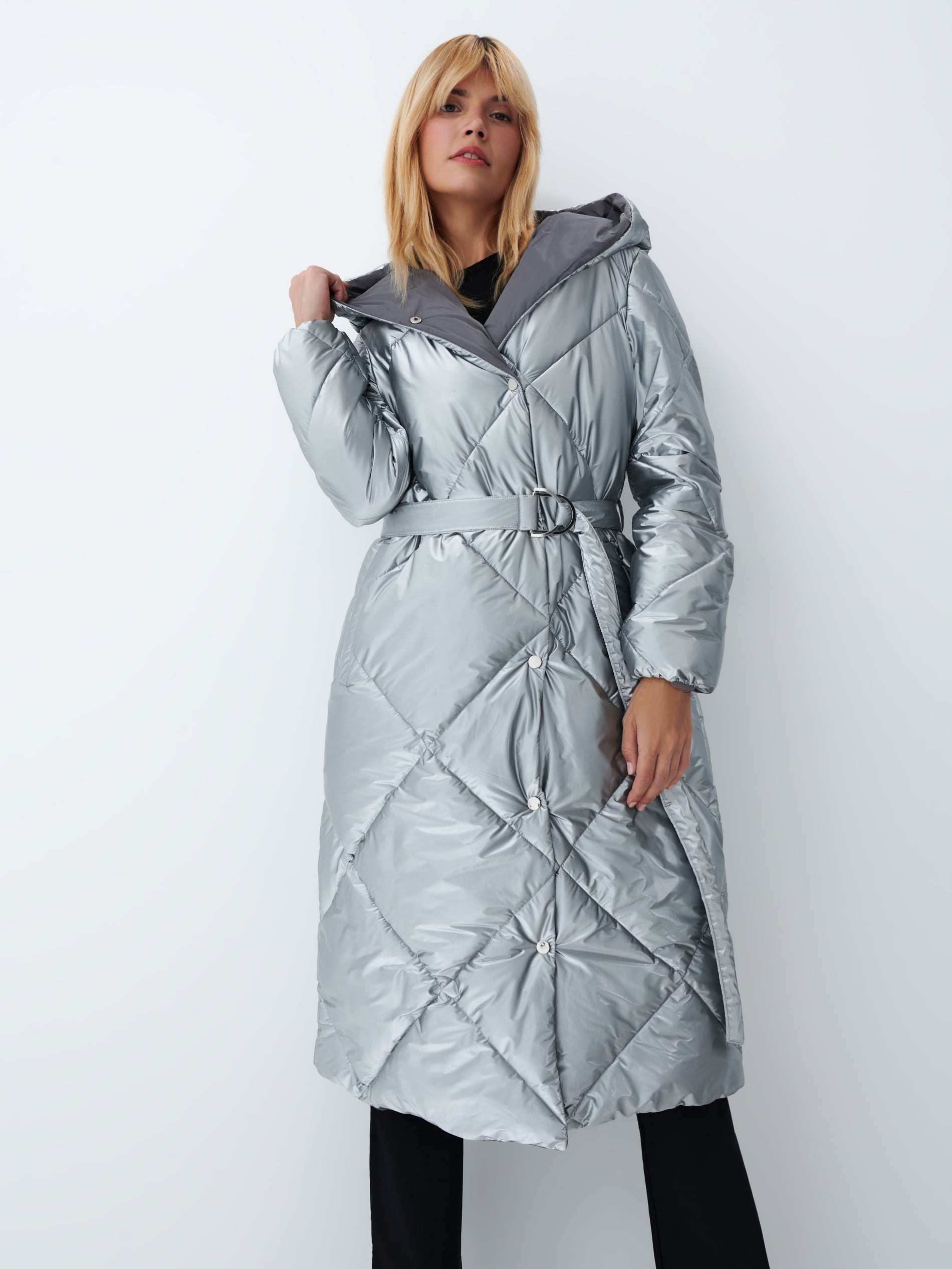 Акция на Пальто-куртка жіноче Mohito 8803Q-SLV 34 Сріблясте от Rozetka
