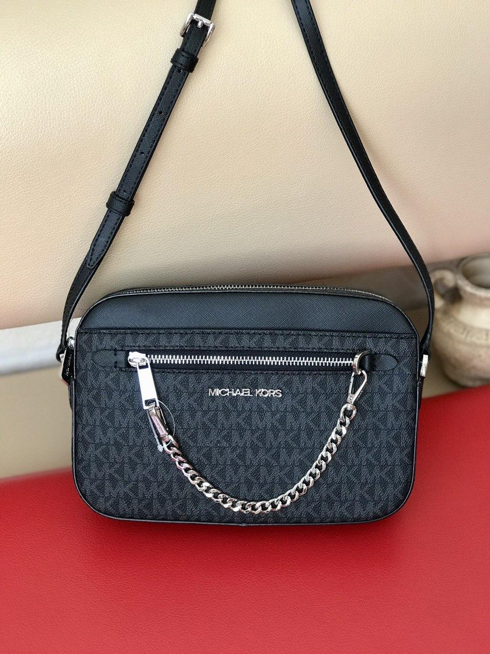 Jet set large hot sale logo crossbody