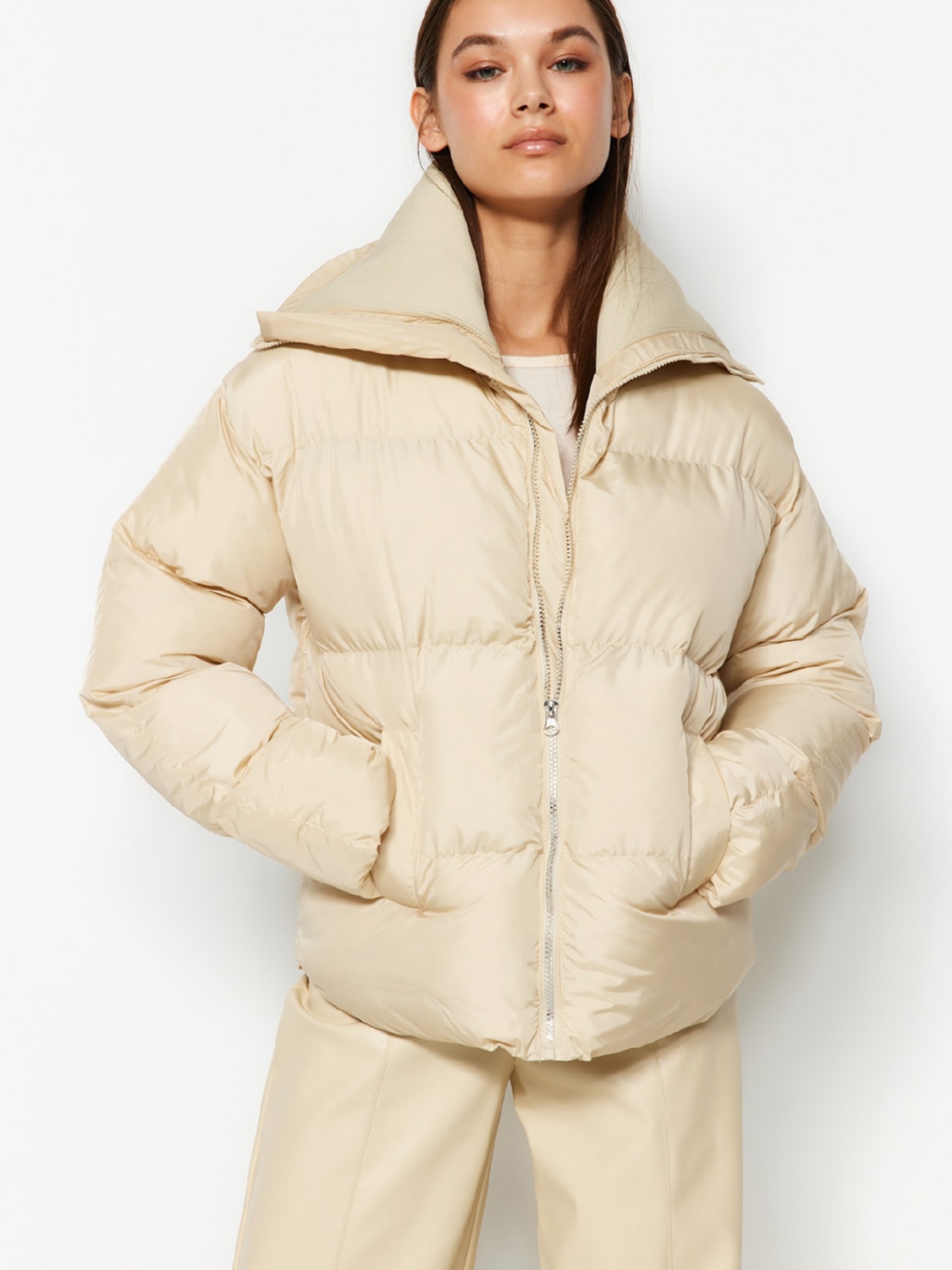 Акція на Куртка зимова жіноча Trendyol TWOAW24MO00089 XL Beige від Rozetka