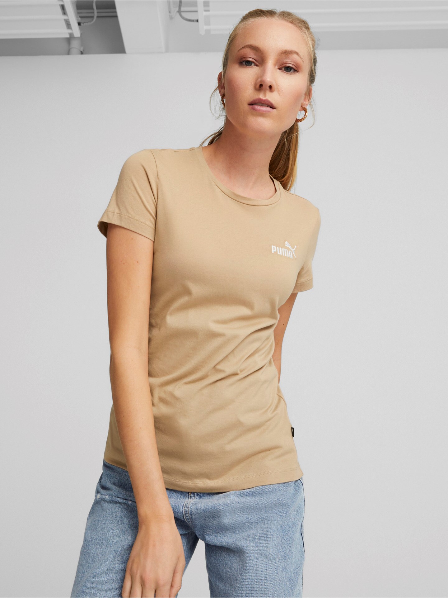 Акція на Футболка жіноча Puma Ess+ Embroidery Tee 848331-89 M Бежева від Rozetka