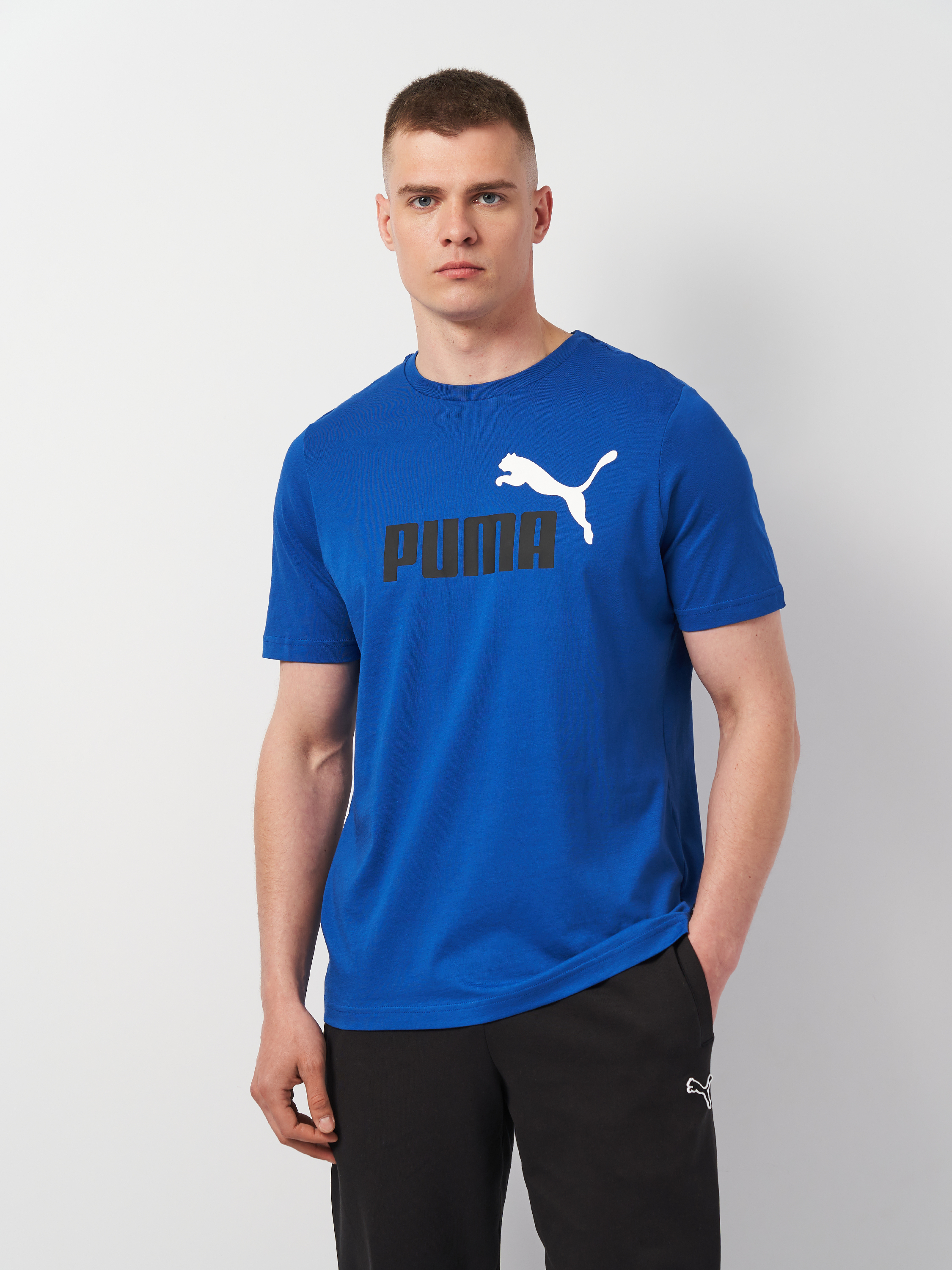Акція на Футболка чоловіча Puma Essentials+ 58675921 M Синя з принтом від Rozetka