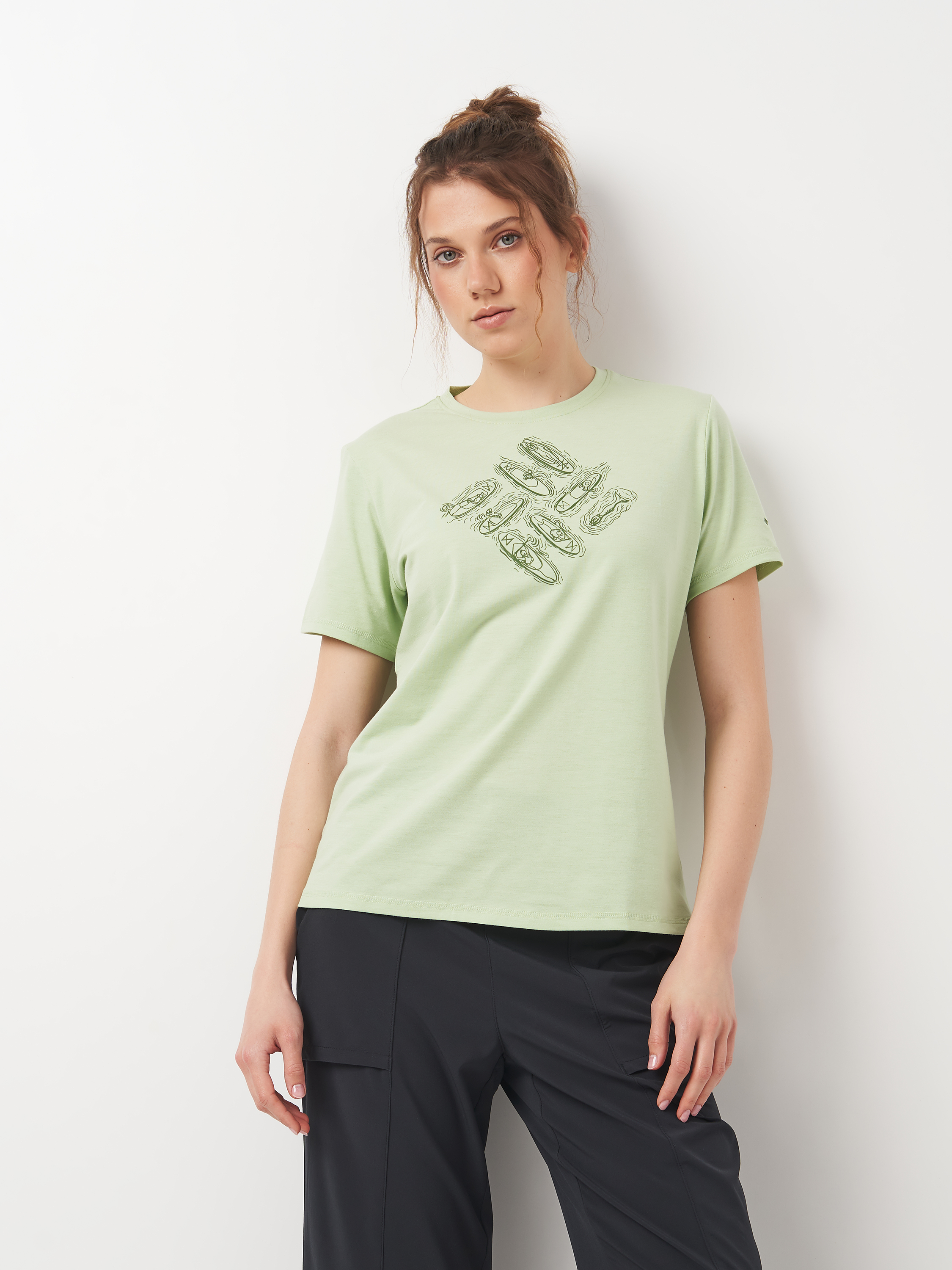 Акція на Футболка жіноча Columbia Graphics Sun Trek SS Graphic Tee 1931751-349 M Зелена від Rozetka