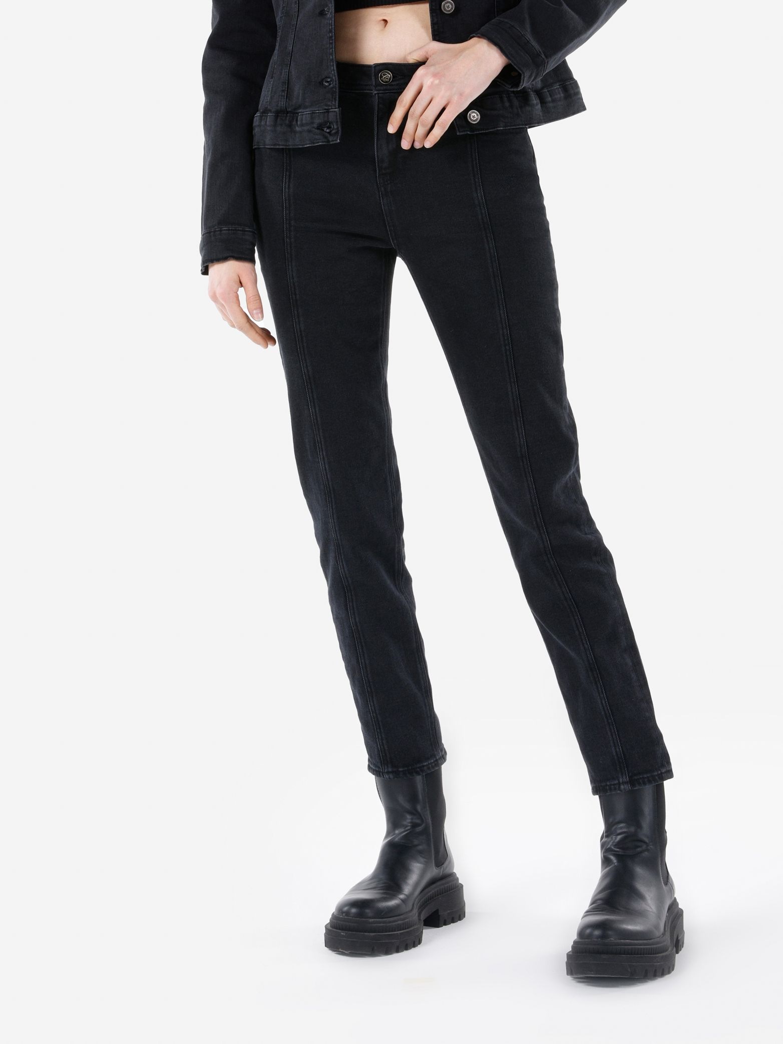 Акція на Джинси Slim Fit жіночі Colin's 703 Carla CL1067198-DN01964 25-30 Чорні від Rozetka