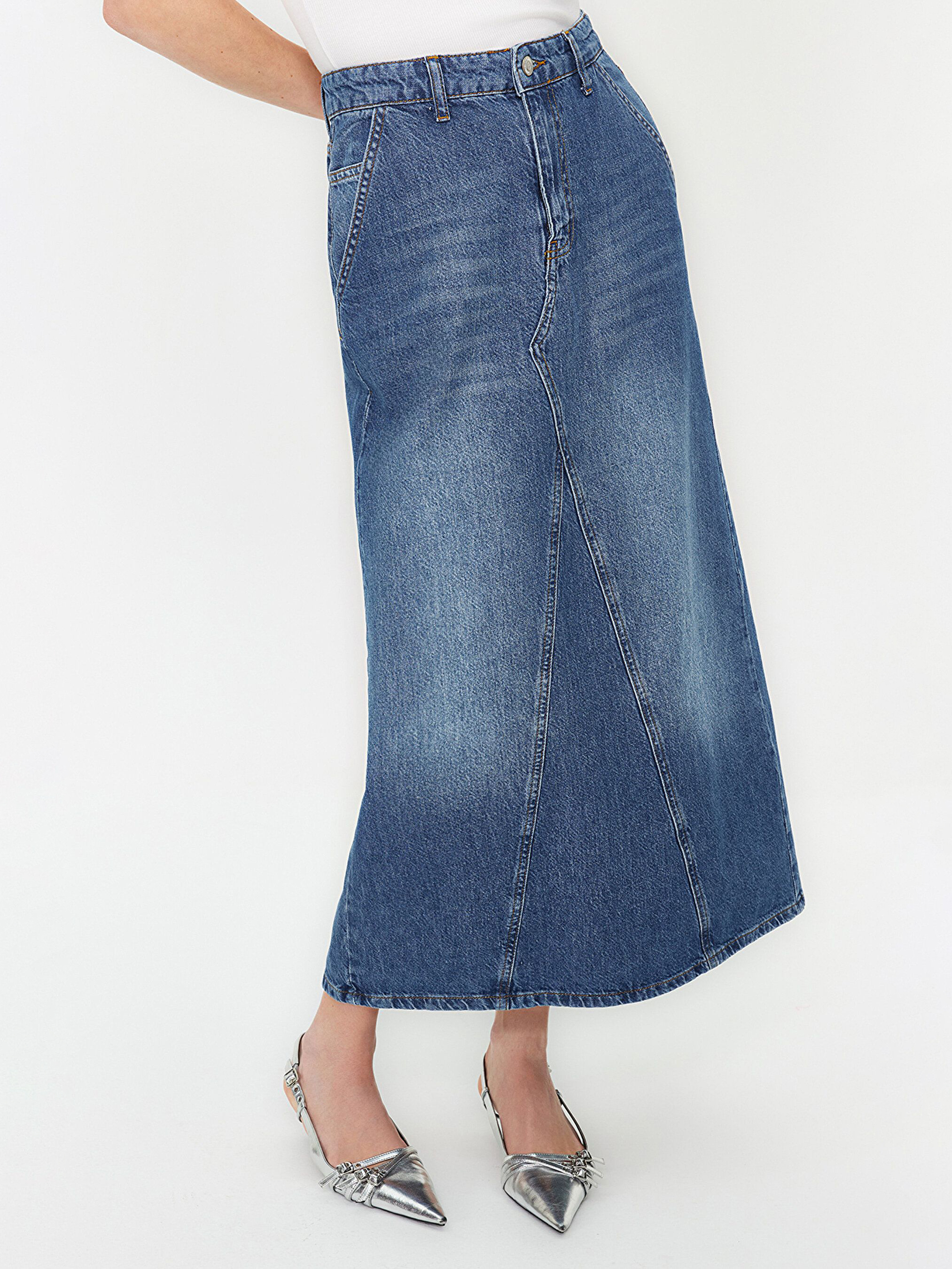 Акція на Спідниця джинсова довга літня жіноча Trendyol TWOSS24ET00009 34 Блакитна від Rozetka