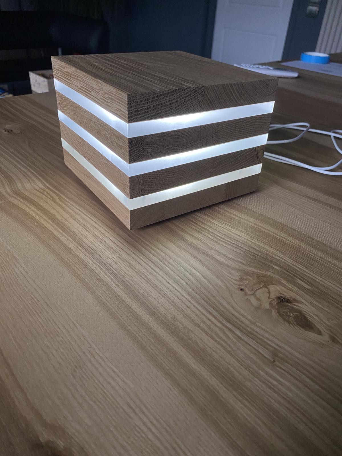 

Стільниковий світильник Куб1 з дерева TOUCH WOOD