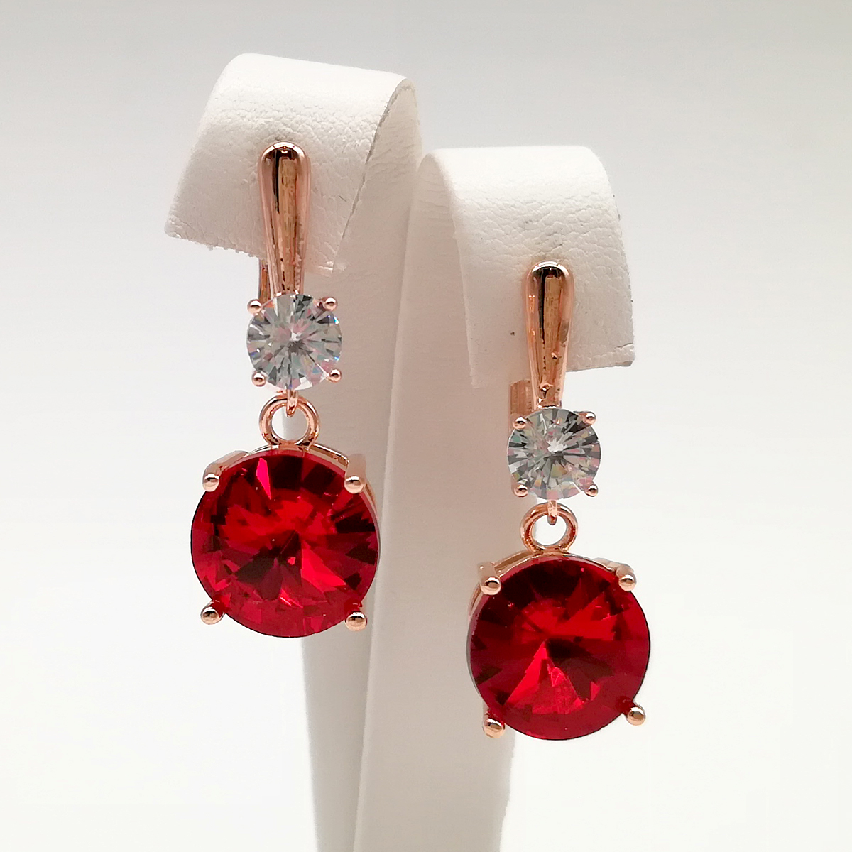 

Серьги SONATA из медицинского золота, кристаллы Swarovski красного цвета и белые фианиты, позолота PO, 24811