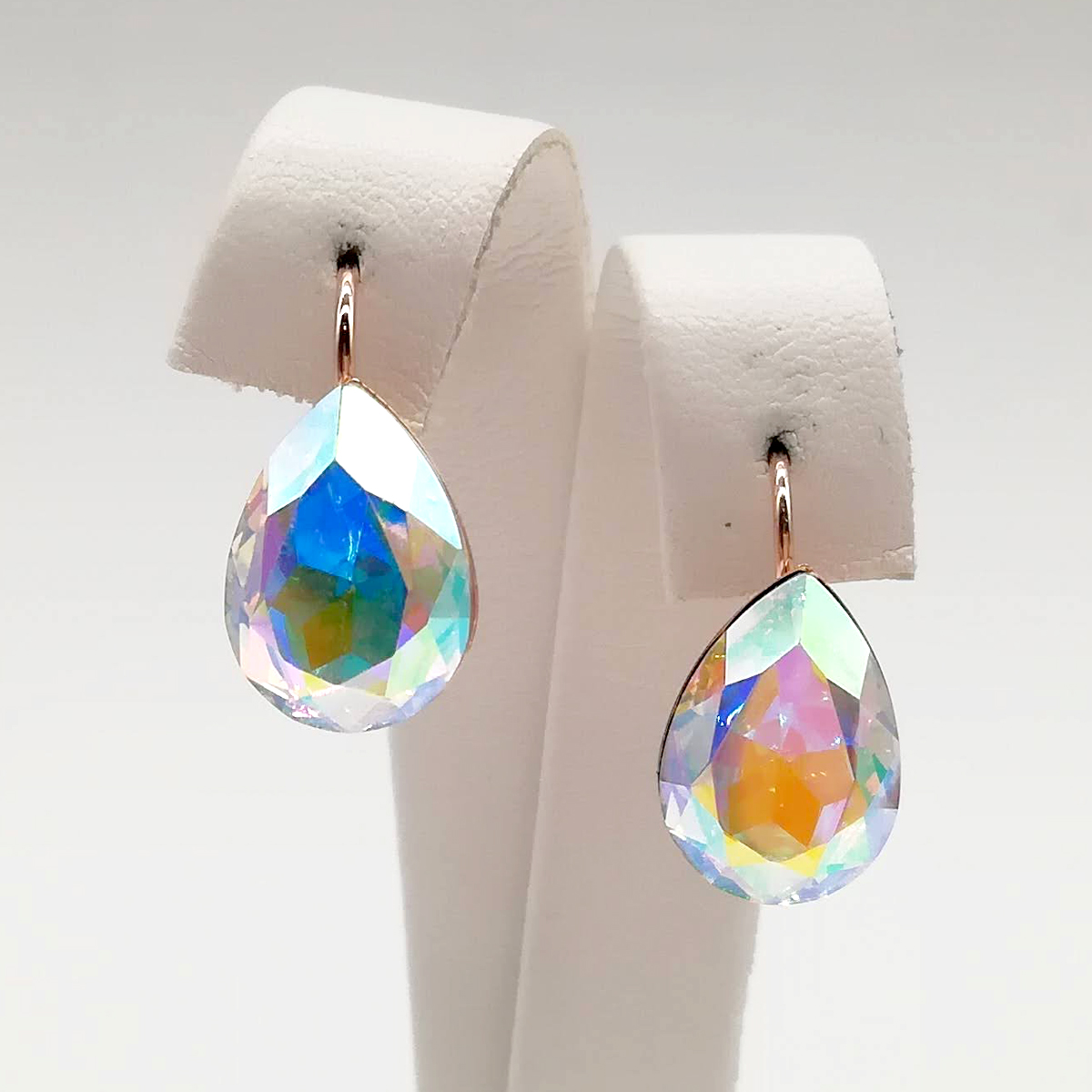 

Серьги SONATA из медицинского золота, кристаллы Swarovski цвета "Хамелеон", позолота PO, 24738