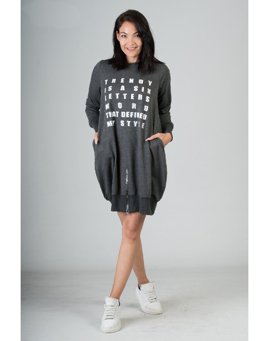 

Платье Sonesta с крупным текстовым принтом XS серое (GRM 163 grey)