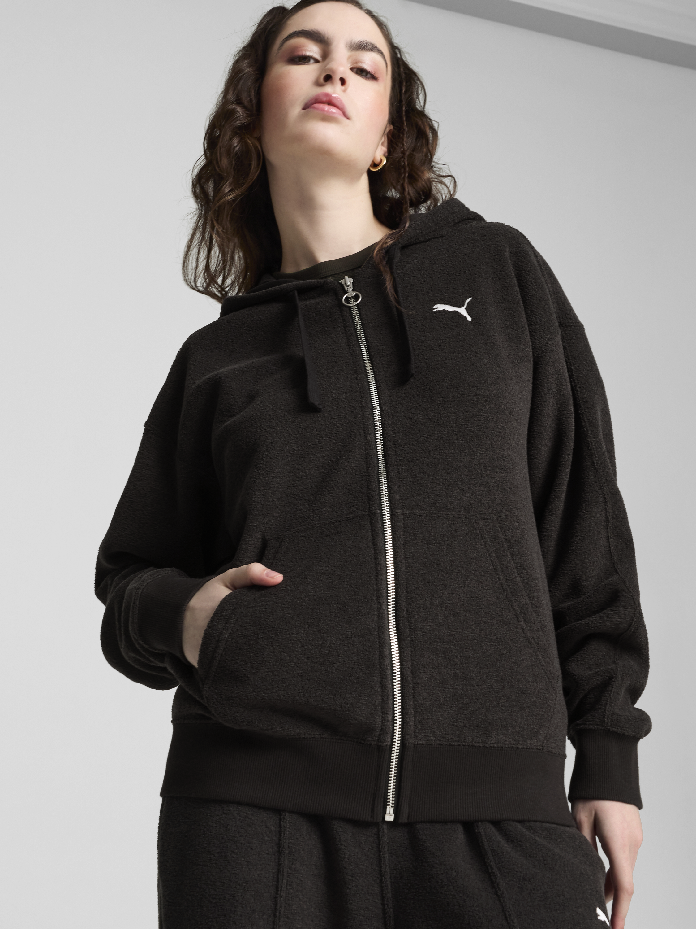 Акція на Толстовка на блискавці утеплена з капюшоном жіноча Puma Her Full-Zip Hoodie 68163601 S Чорна від Rozetka