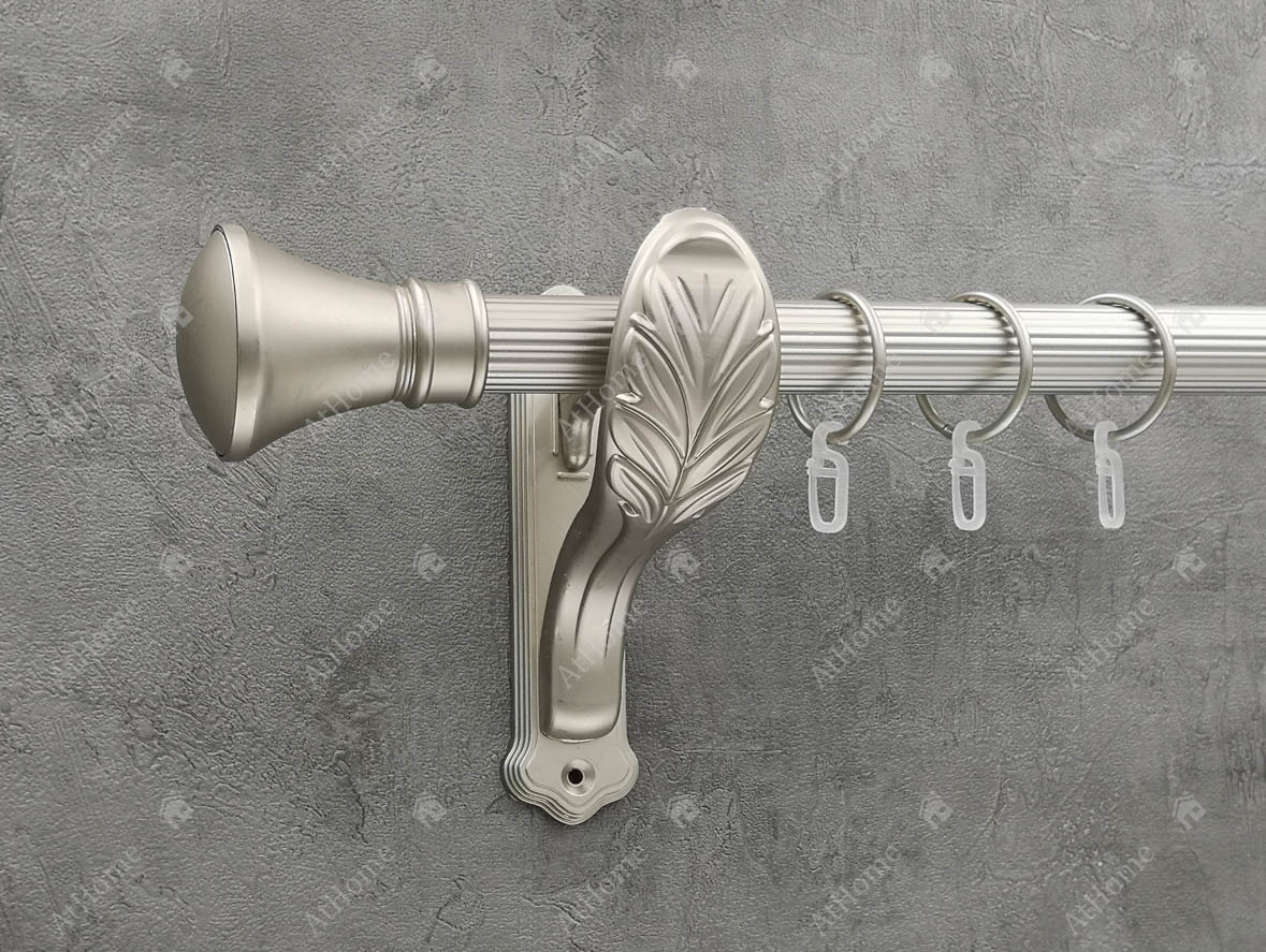 

Карниз Quadrum Люксор 240 см одинарный ретро Сатин 25 мм рифленая (кольца с крючками)