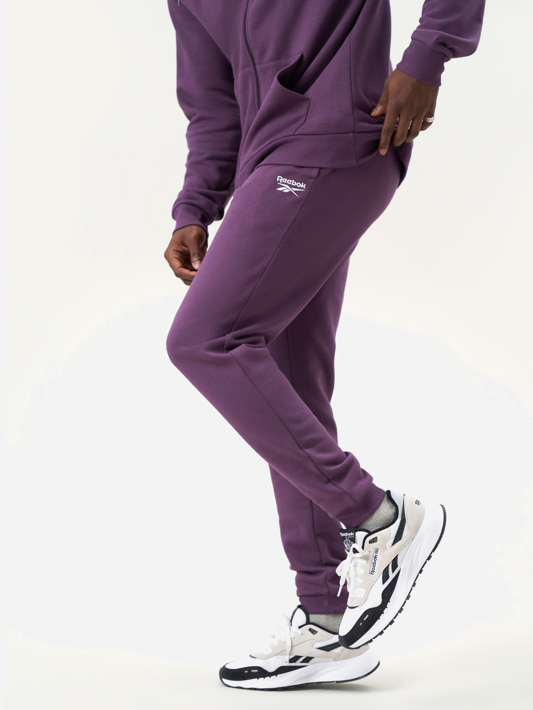 Акція на Спортивні штани утеплені чоловічі Reebok Identity Small Logo Fleece Jogger 100206013 M Сливові від Rozetka