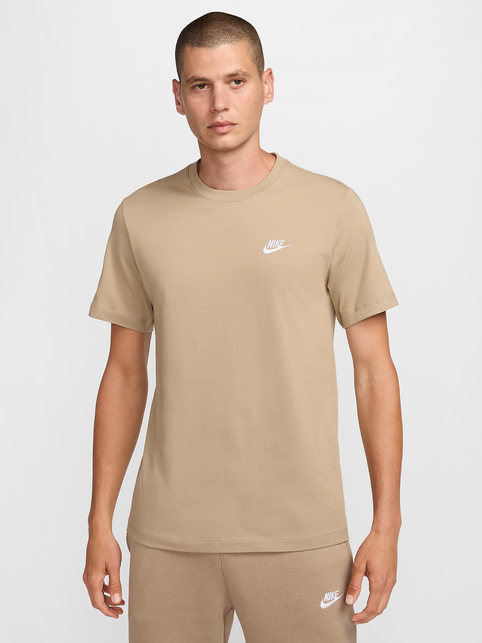 Акція на Футболка бавовняна довга чоловіча Nike M Nsw Club Tee AR4997-248 S Бежева від Rozetka