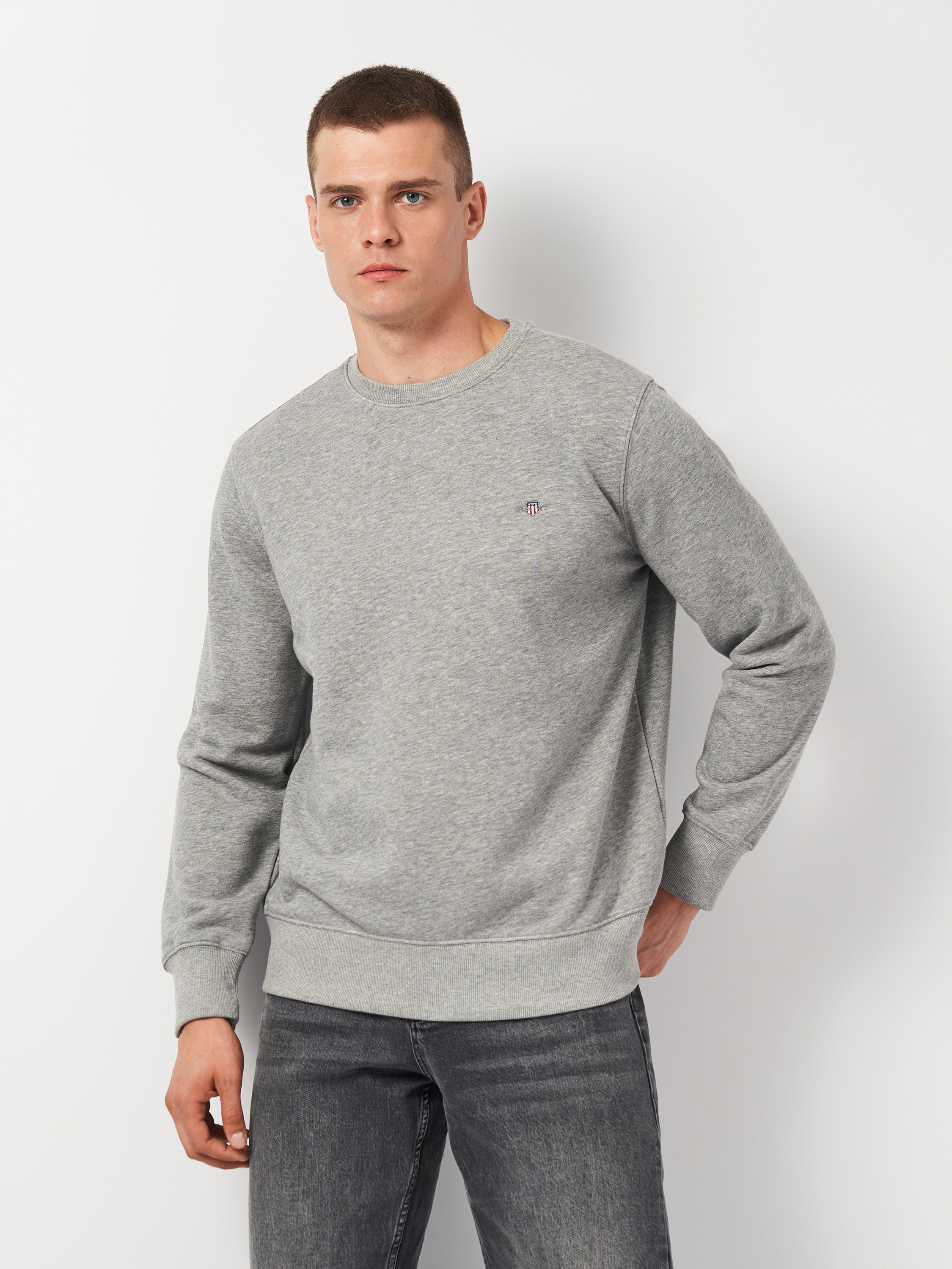 Акція на Світшот чоловічий GANT Reg Shield C-Neck Sweat 2006065-93 S Сірий від Rozetka