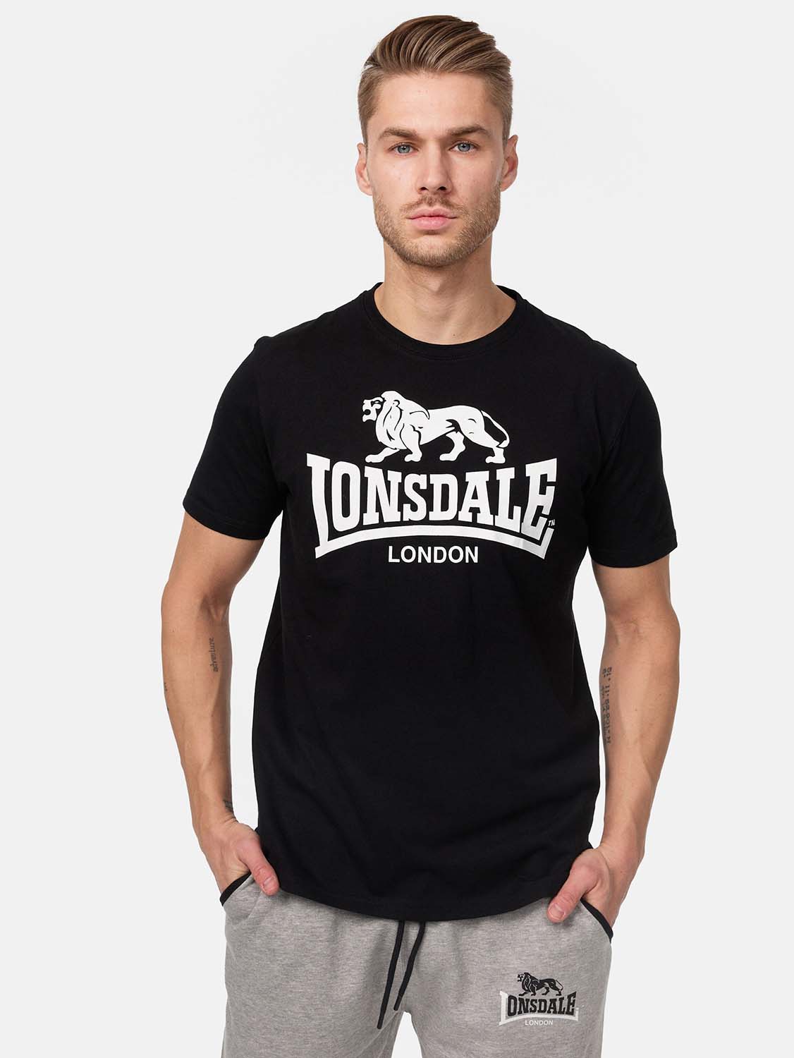 Акція на Футболка бавовняна довга чоловіча Lonsdale 119083-1000 XL Black від Rozetka