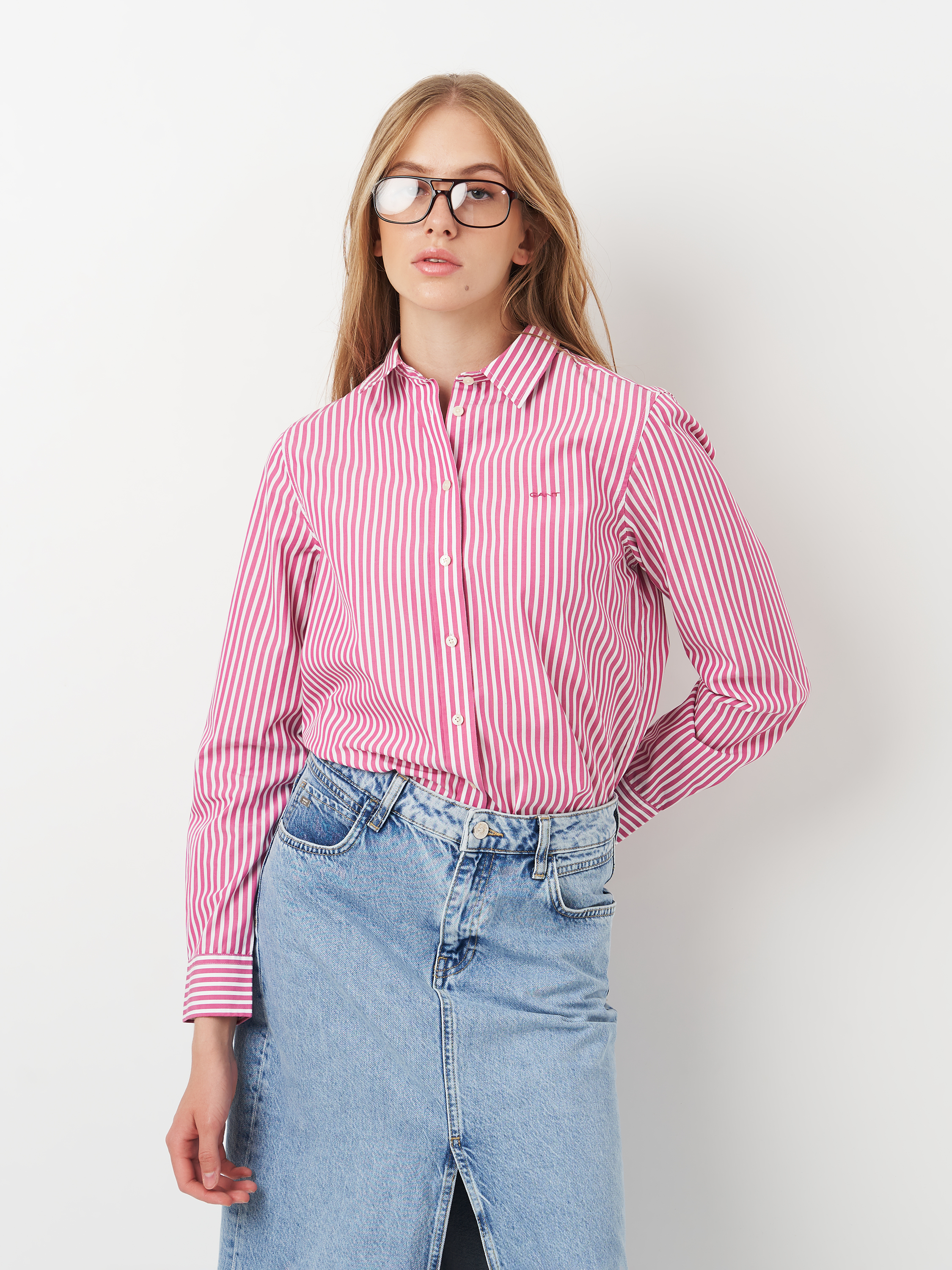 Акція на Сорочка бавовняна жіноча GANT Reg Poplin Striped Shirt 4300214-548 38 Рожева від Rozetka