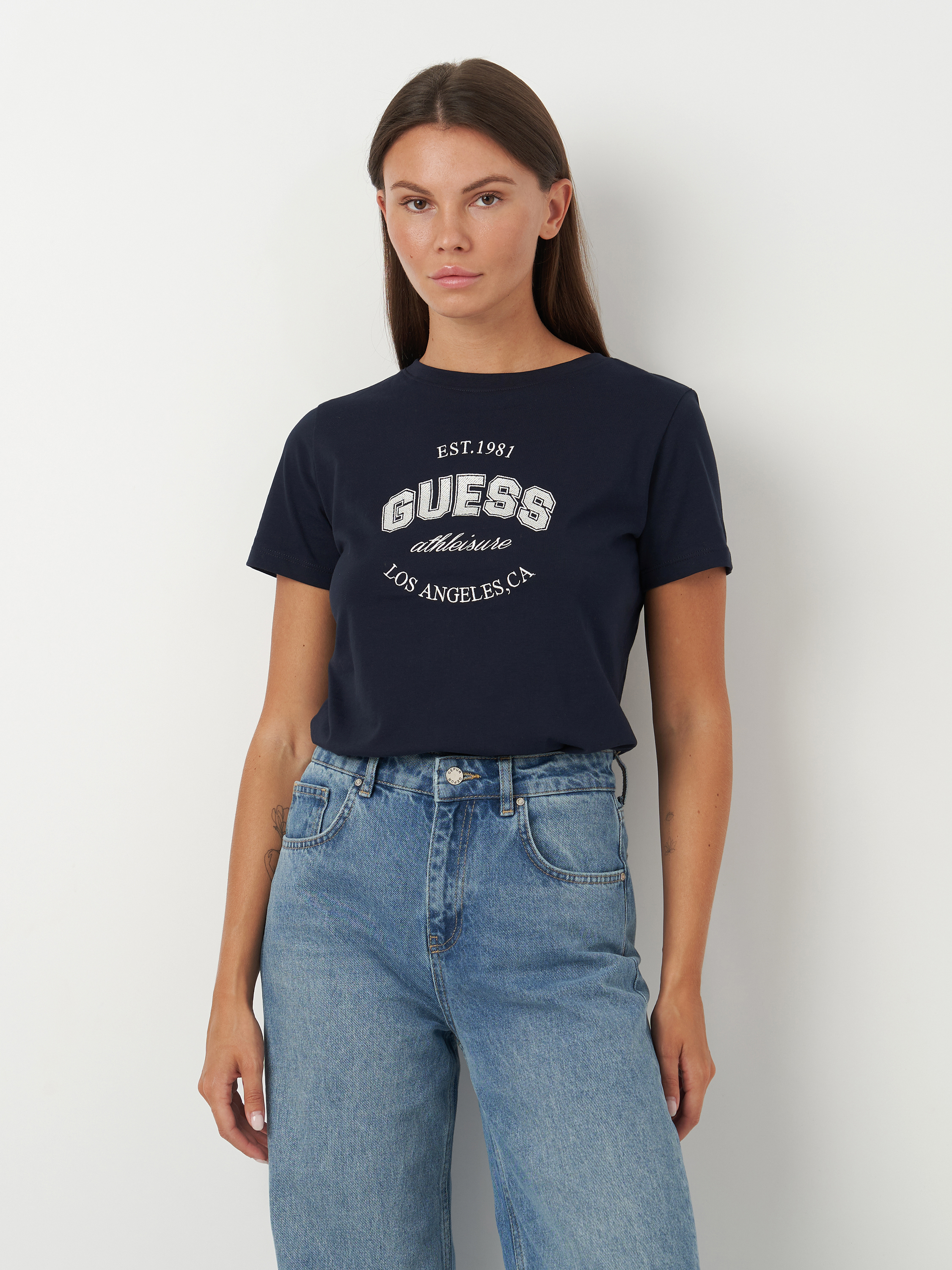 Акція на Футболка бавовняна жіноча Guess V4BI17-K8FQ4-A71W M Темно-синя від Rozetka