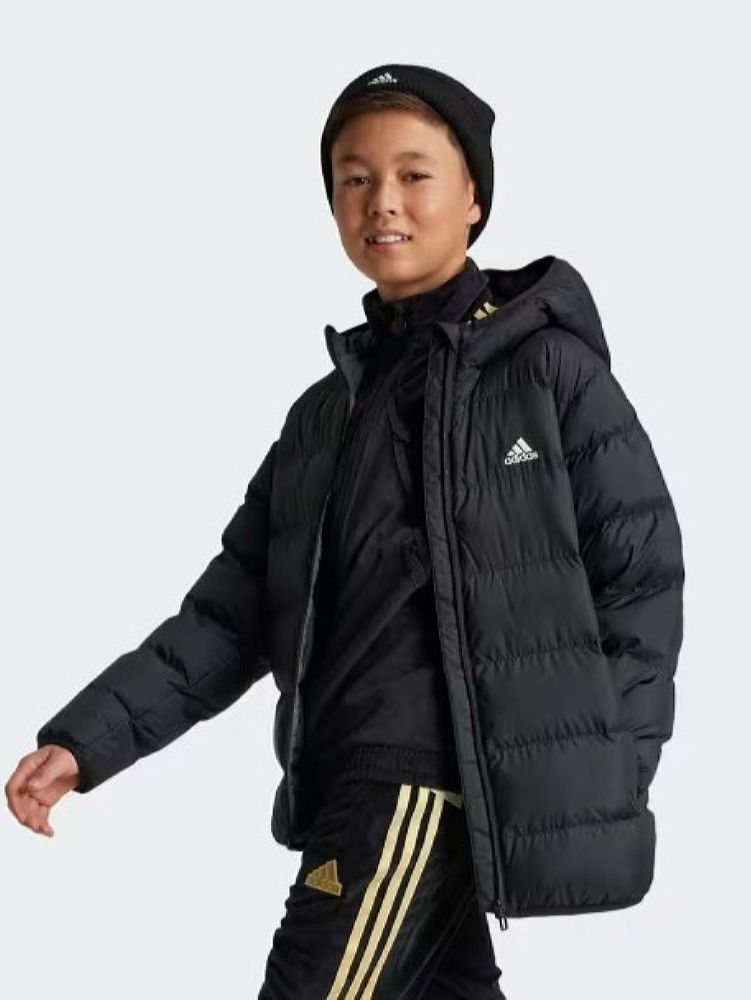 Акція на Дитяча зимова стьобана куртка для хлопчика Adidas J Sd Jkt IV9505 128 см Чорна від Rozetka