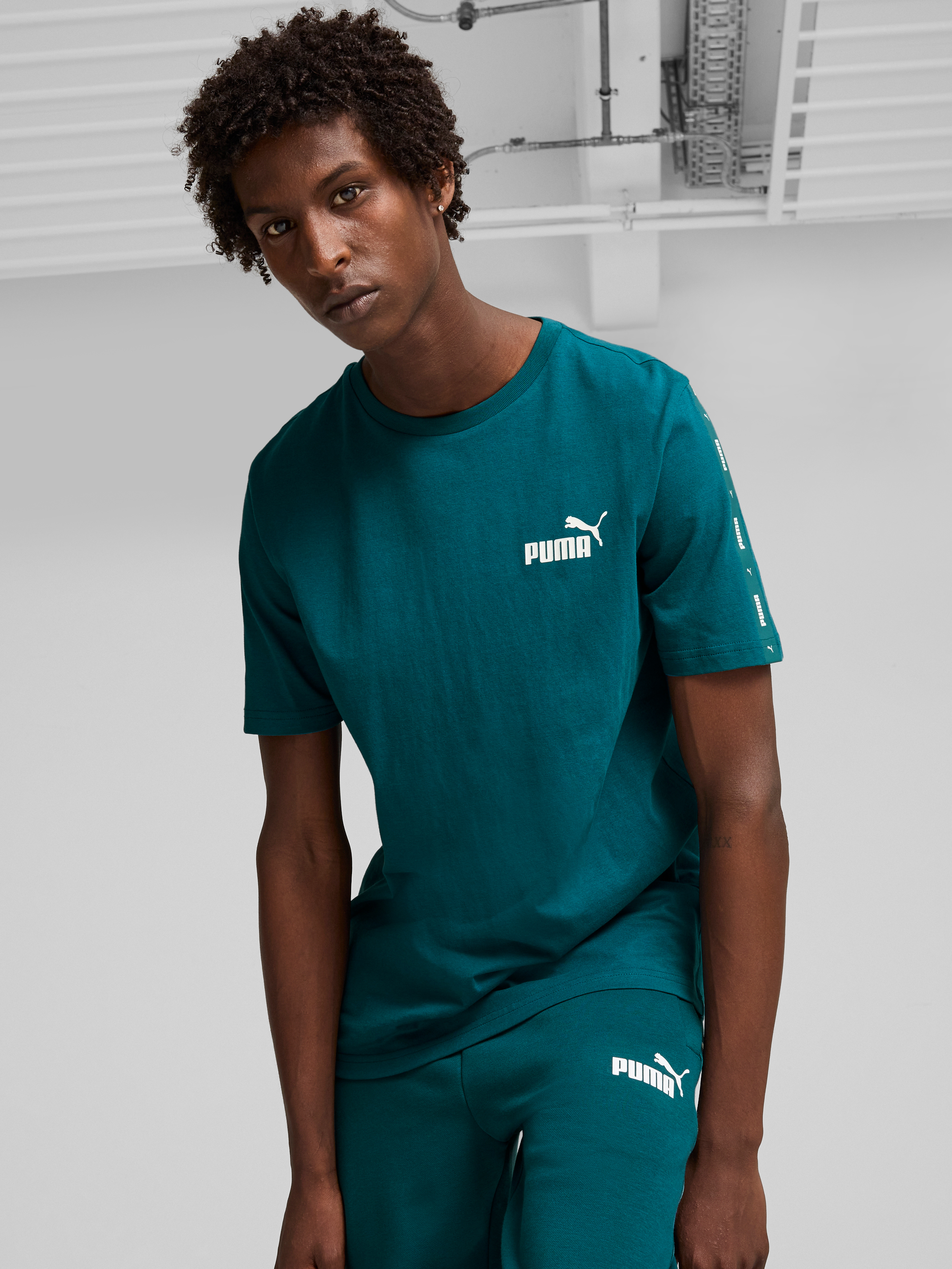 Акція на Футболка бавовняна чоловіча Puma Ess+ Tape Tee 84738208 S Зелена від Rozetka