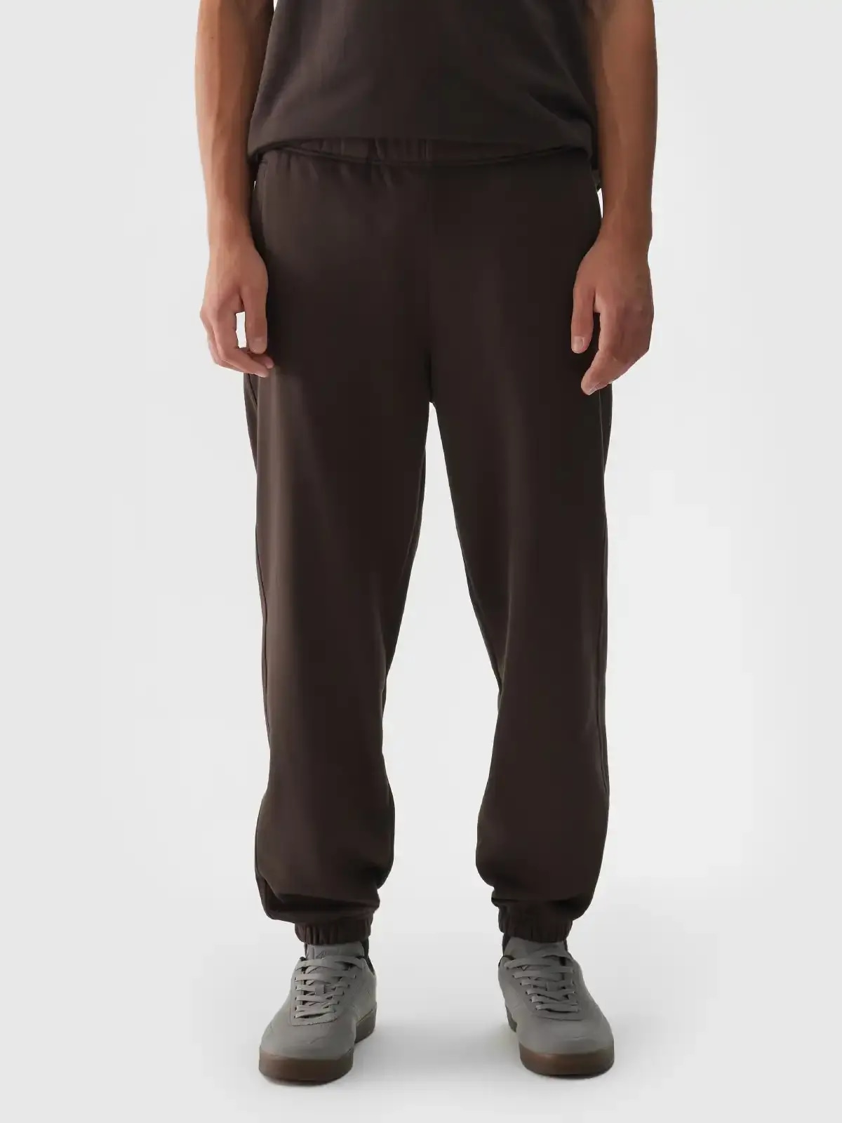 Акція на Спортивні штани утеплені чоловічі 4F Trousers Cas M0824 4FWAW24TTROM0824-80S M Коричневі від Rozetka