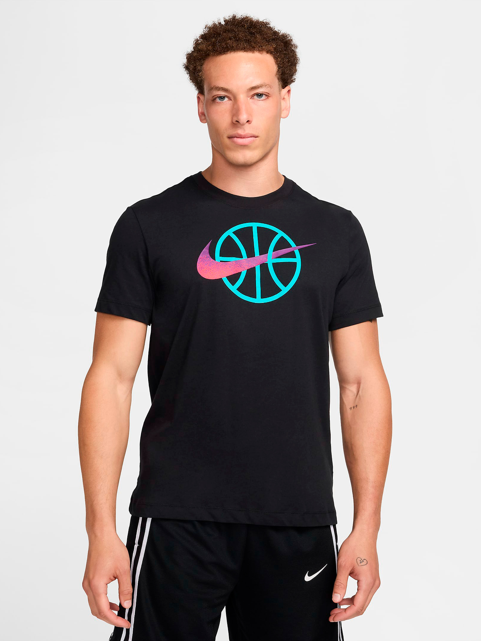 Акція на Футболка чоловіча Nike M Nk Df Tee Oc Dna 2 FZ8091-010 L Чорна від Rozetka