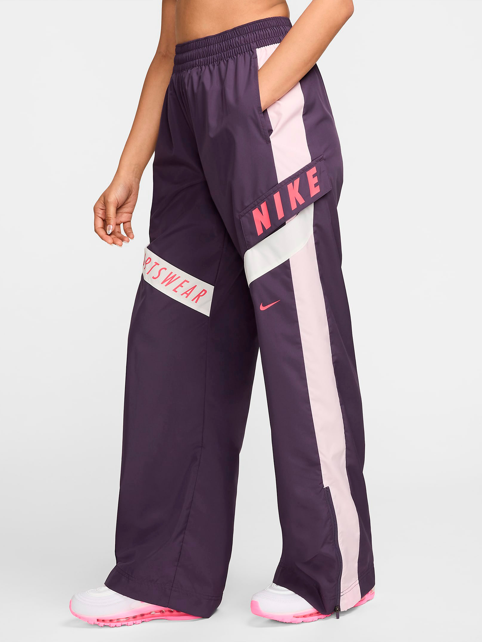 Акція на Спортивні штани жіночі Nike W Nsw Wvn Os Pant Hr Sw HF5957-573 S Фіолетові від Rozetka