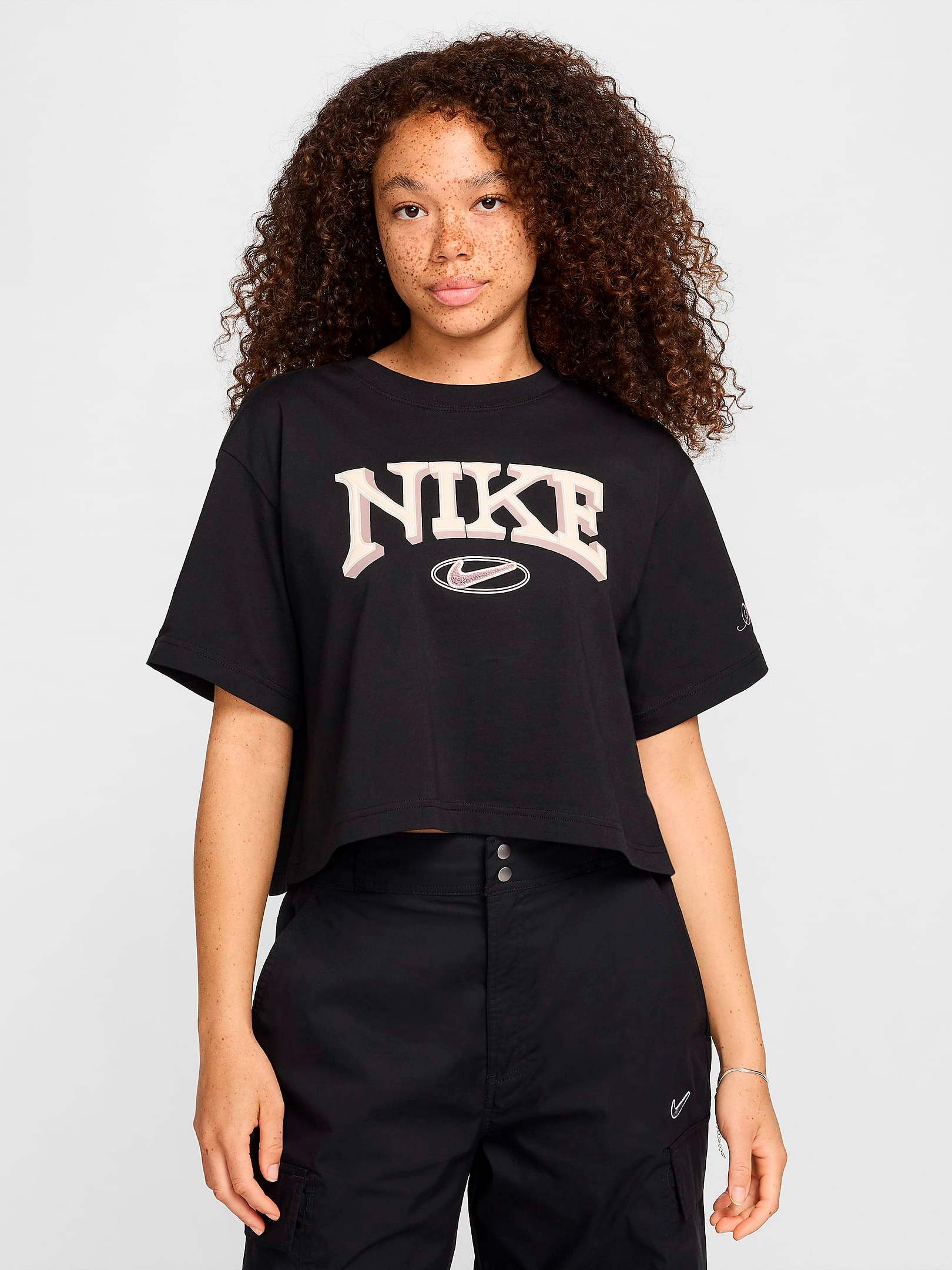 Акція на Футболка бавовняна коротка жіноча Nike W Nsw Ss Tee Oc Varzity FZ2855-010 S Чорна від Rozetka