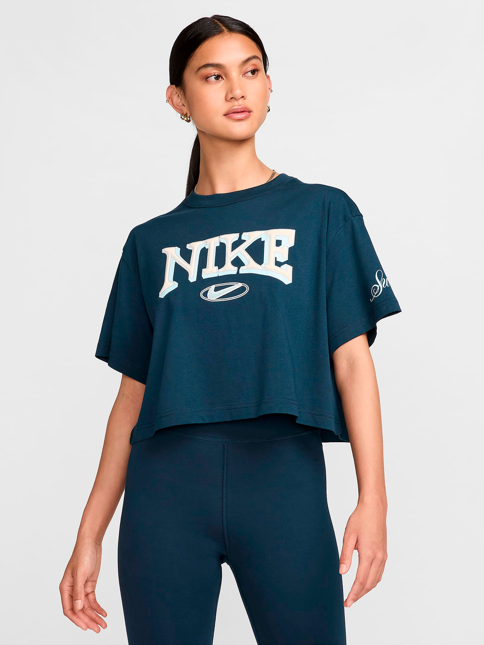 Акція на Футболка бавовняна коротка жіноча Nike W Nsw Ss Tee Oc Varzity FZ2855-478 L Зелена від Rozetka