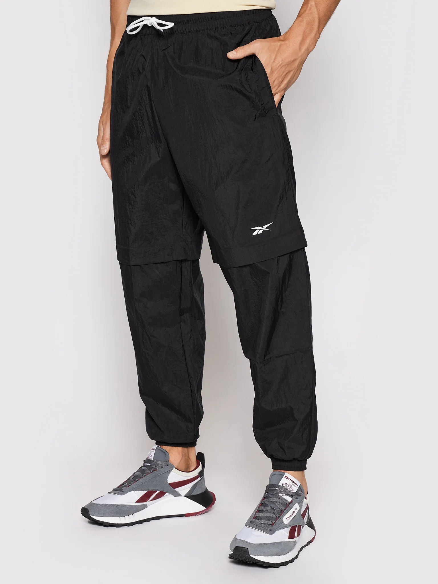 Акція на Спортивні штани чоловічі Reebok Myt Woven Jogger GT5785 S Чорні від Rozetka