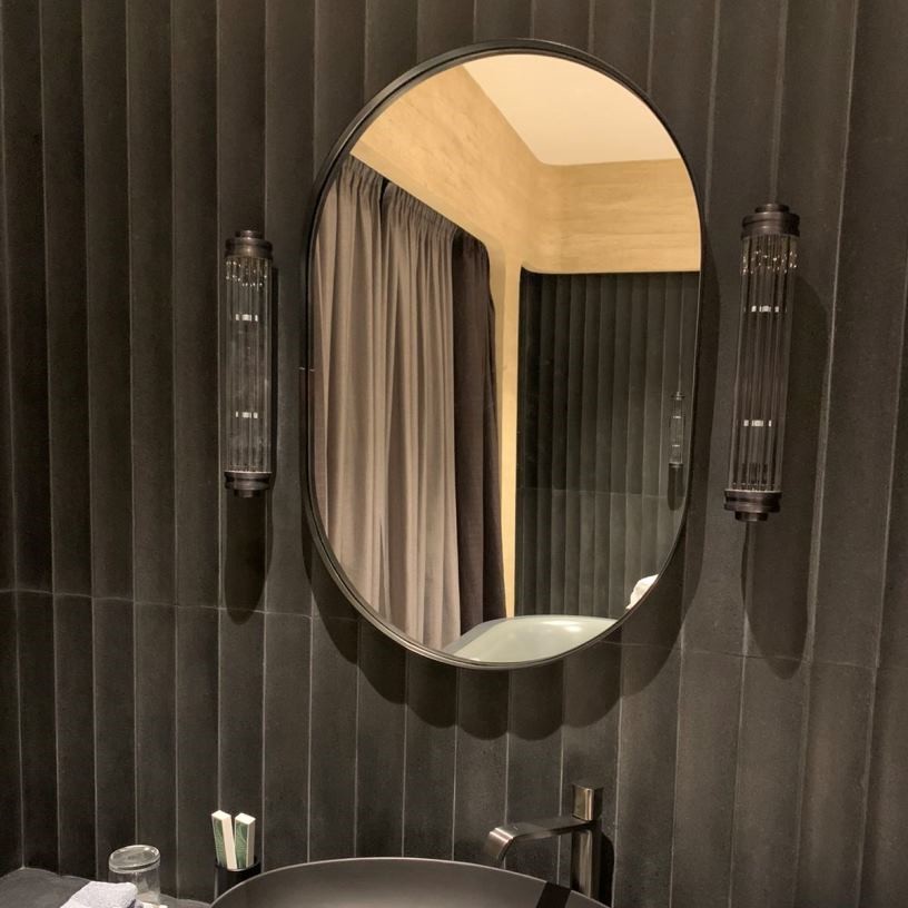 

Овальное зеркало в черной раме Spark-decor Gretta 600 x 1300