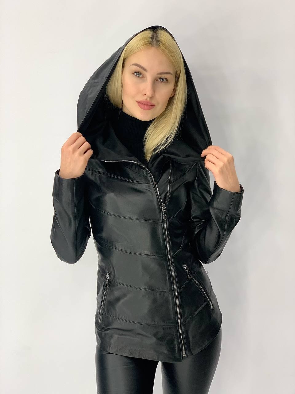 

Женская кожаная куртка Vizon 119-70 XS Черный