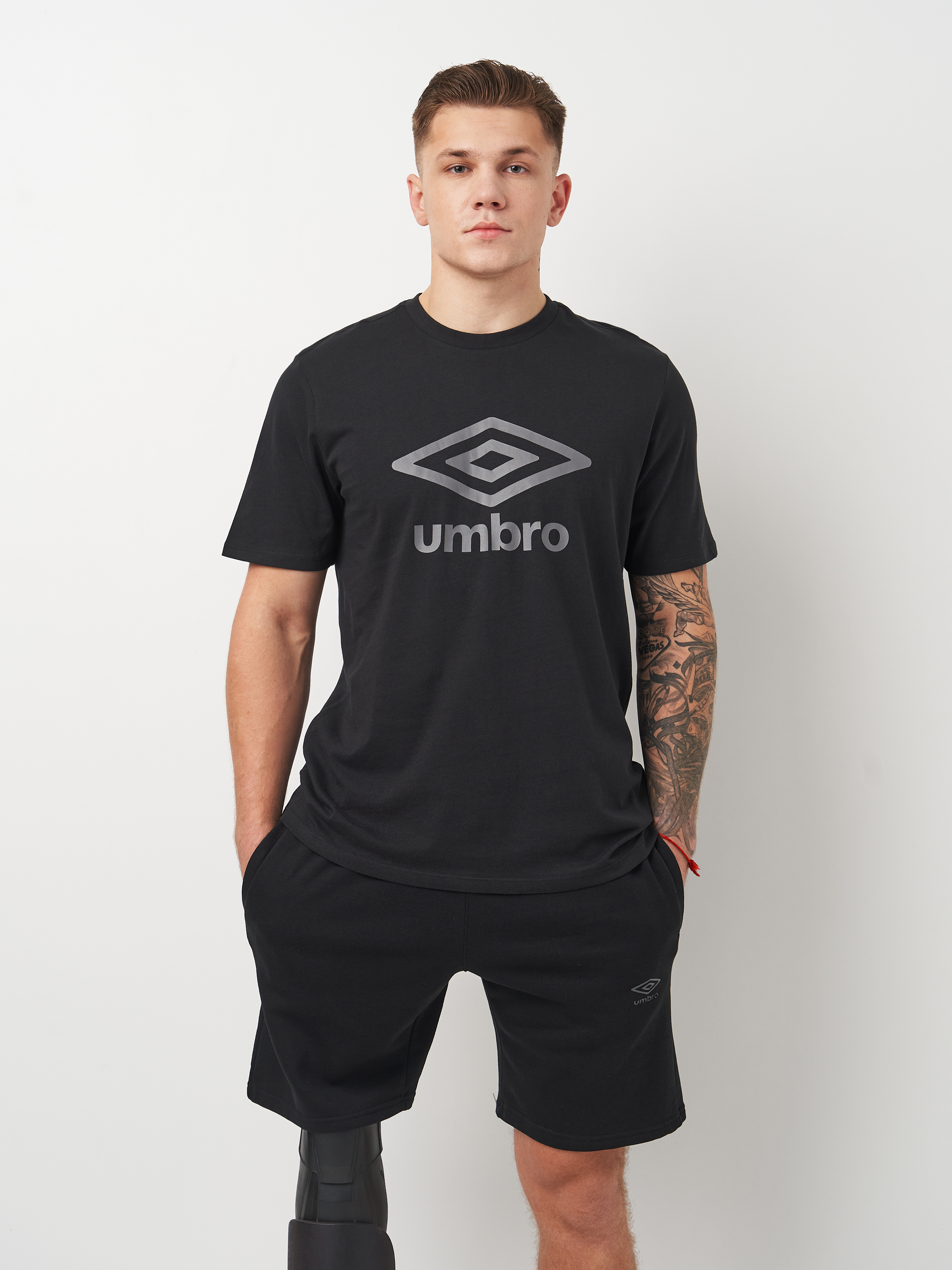 Акція на Футболка бавовняна довга чоловіча Umbro Large Logo Tee 66413U-78F L Чорна від Rozetka