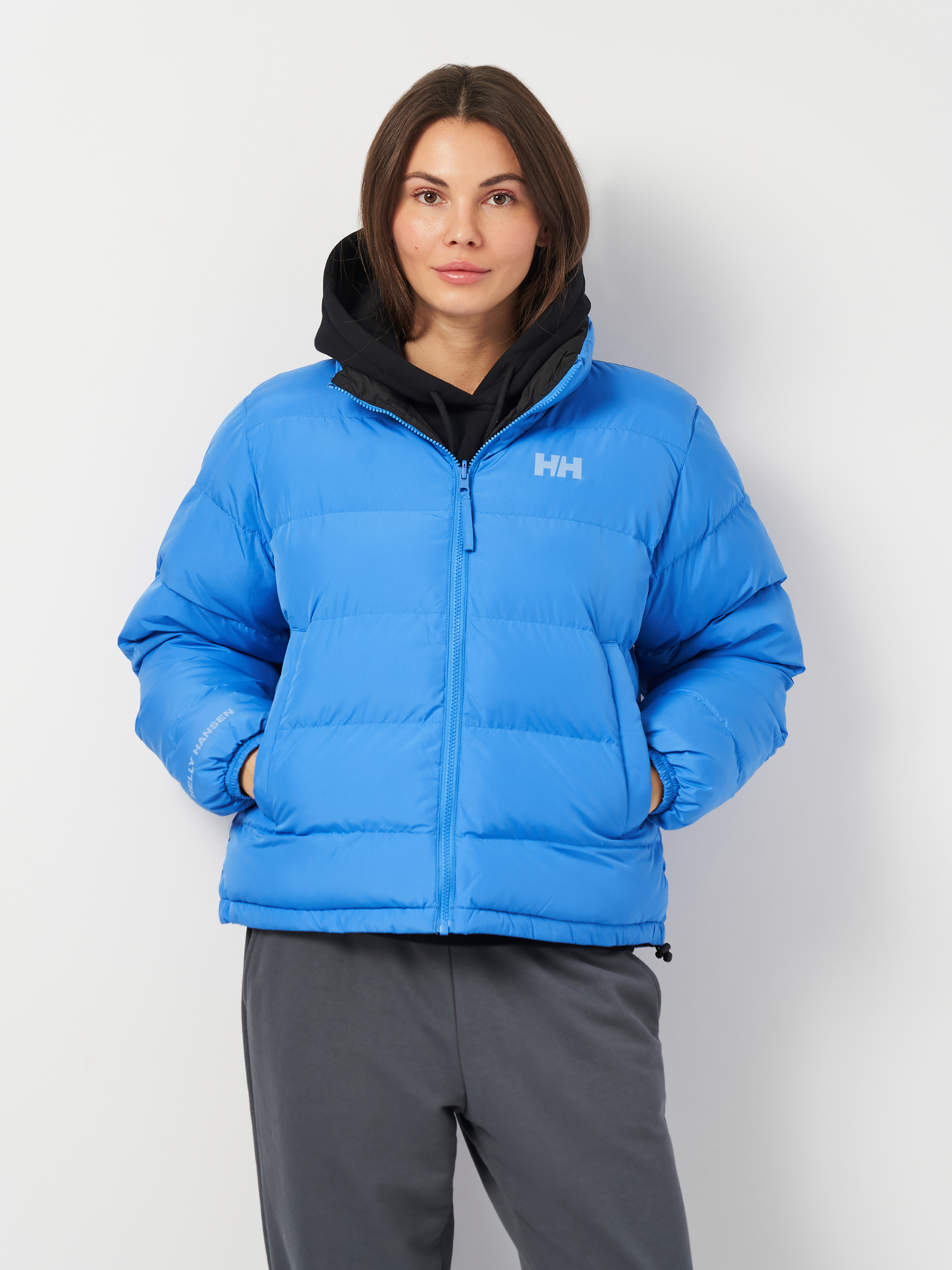 Акція на Куртка зимова коротка жіноча Helly Hansen W Yu 23 Reversible Puffer 54061-554 L Блакитна від Rozetka