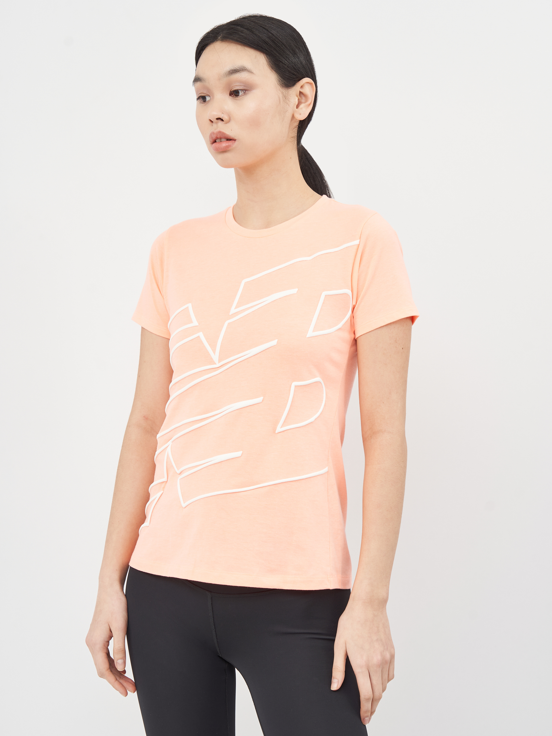 

Футболка New Balance Relentless Novelty Crew WT01158GPK XS Розовая