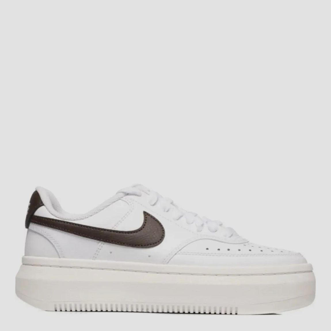 Акція на Жіночі кеди низькі Nike Court Vision Alta Ltr DM0113-103 39 (8US) 25 см Білий/Коричневий від Rozetka