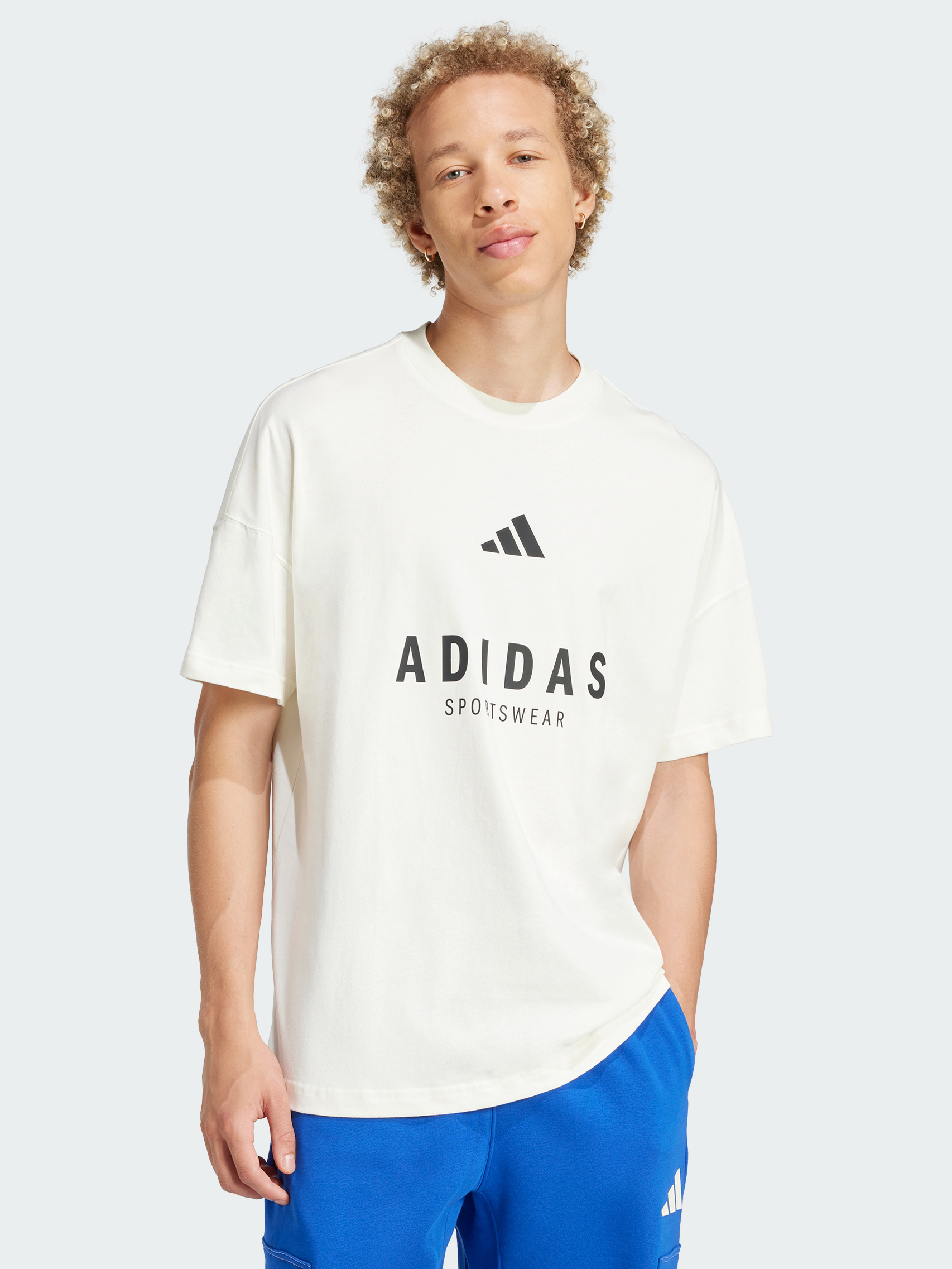 Акція на Футболка бавовняна довга чоловіча Adidas M A Szn G T JJ3660 2XL Owhite з принтом від Rozetka