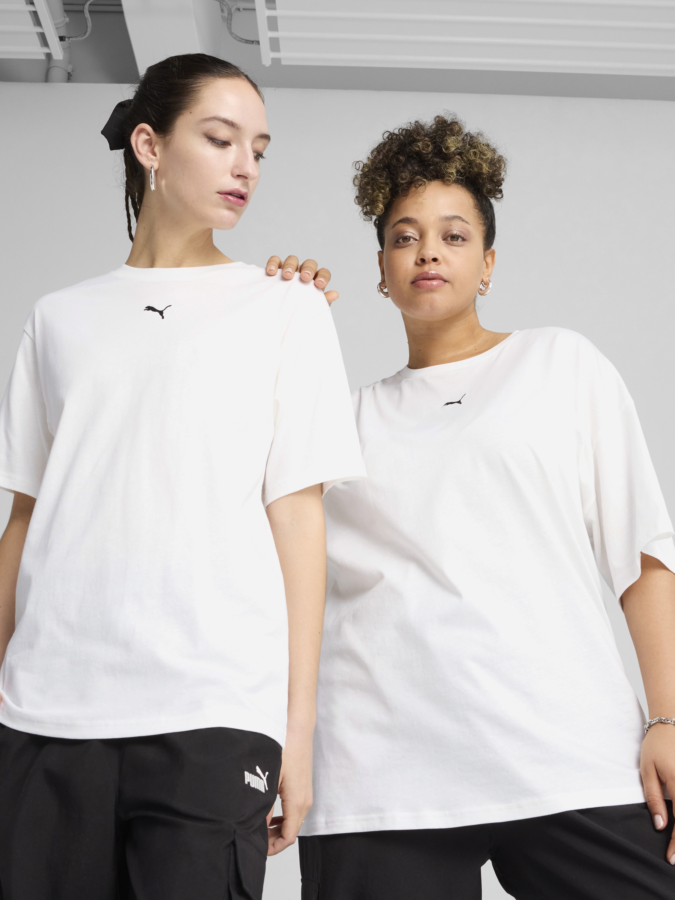 Акція на Футболка бавовняна жіноча Puma Ess Relaxed Tee 68497102 S White від Rozetka