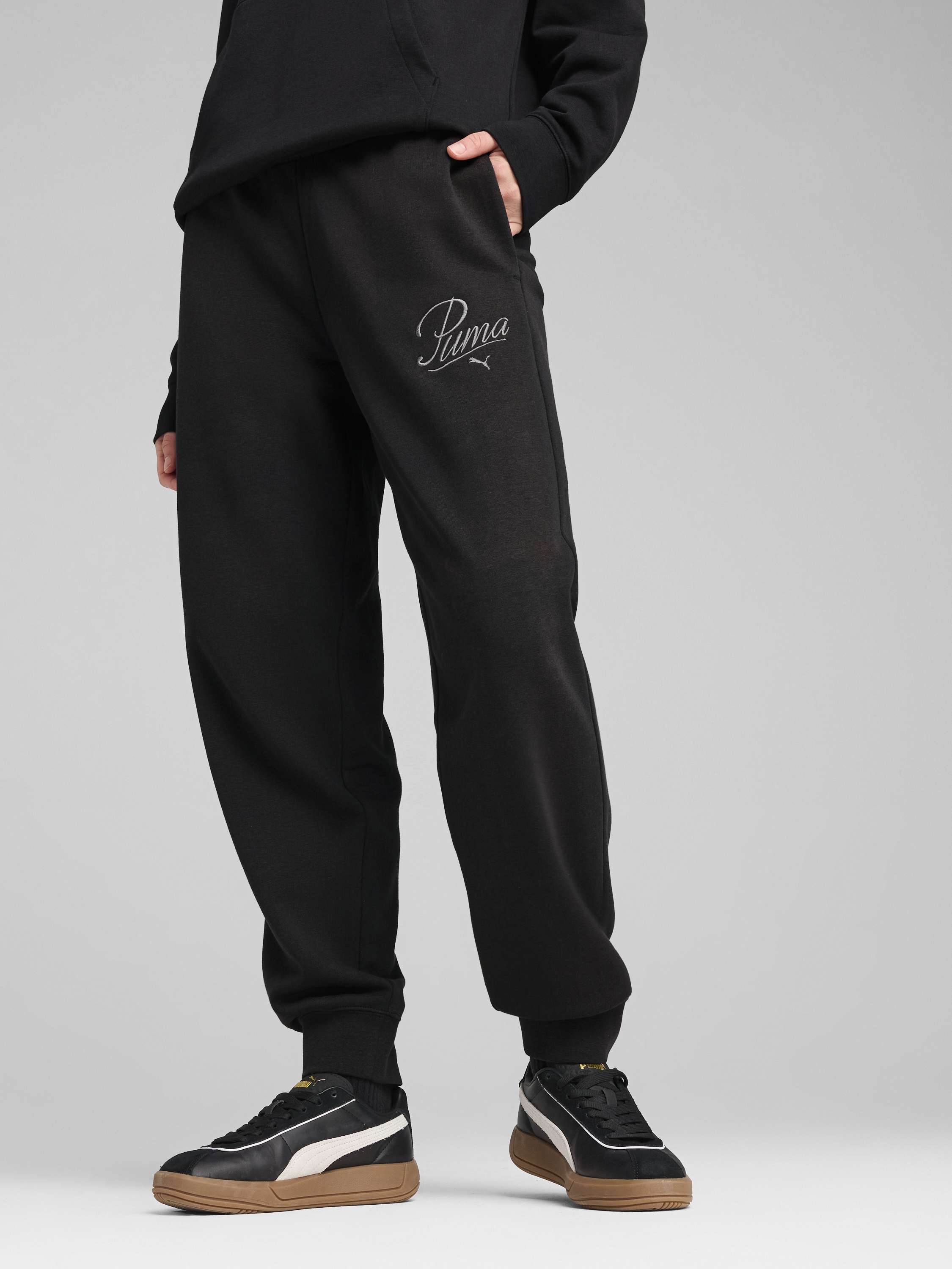 Спортивні штани жіночі Puma Ess Script Comfort Sweatpants Tr Cl 68498501 L Black від Rozetka на платформі USKIDKA Акція на Спортивні штани жіночі Puma Ess Script Comfort Sweatpants Tr Cl 68498501 L Black від Rozetka