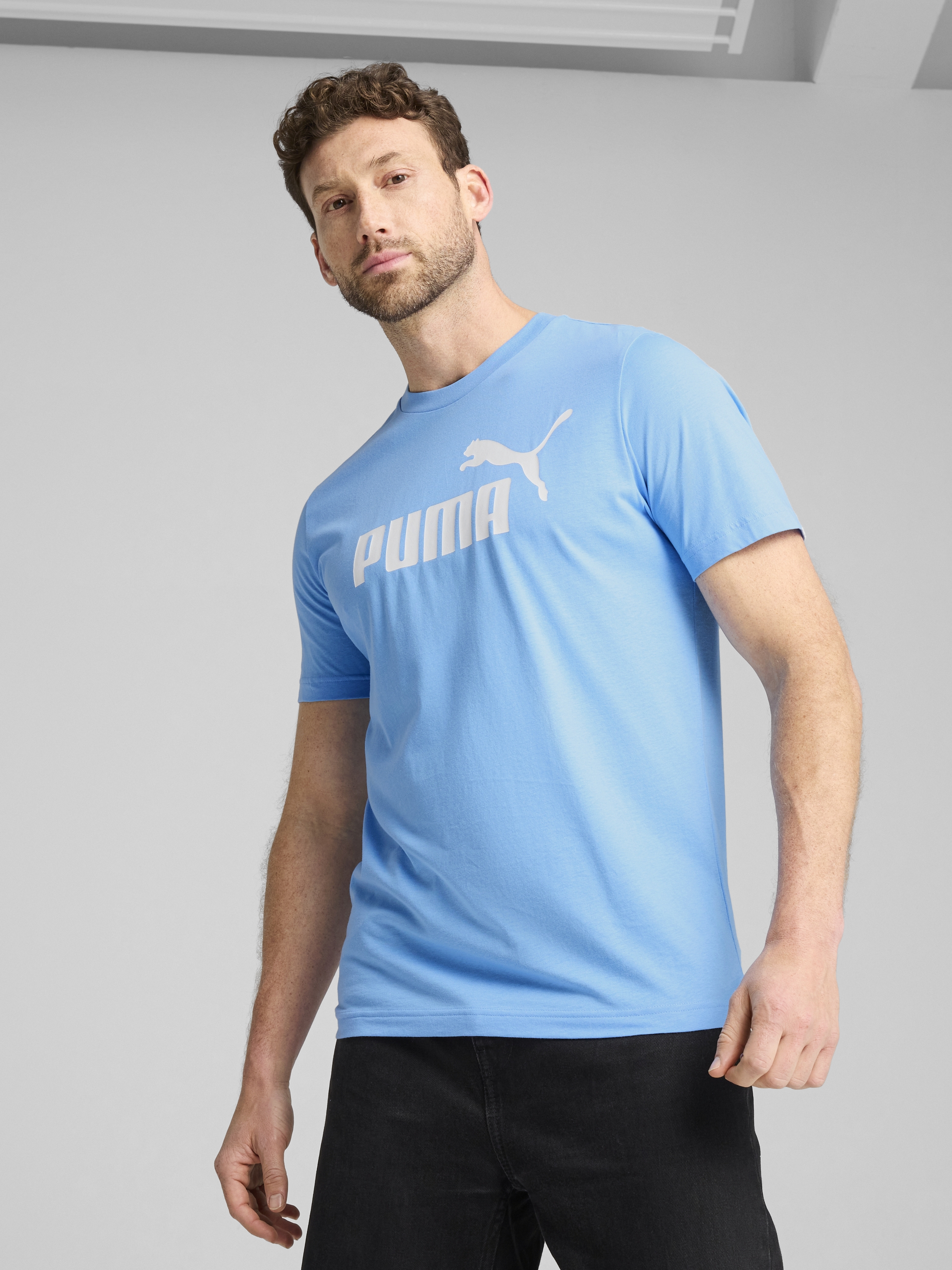 Акція на Футболка бавовняна довга чоловіча Puma Ess No. 1 Logo Tee (S) 68253357 L Team Light Blue з принтом від Rozetka