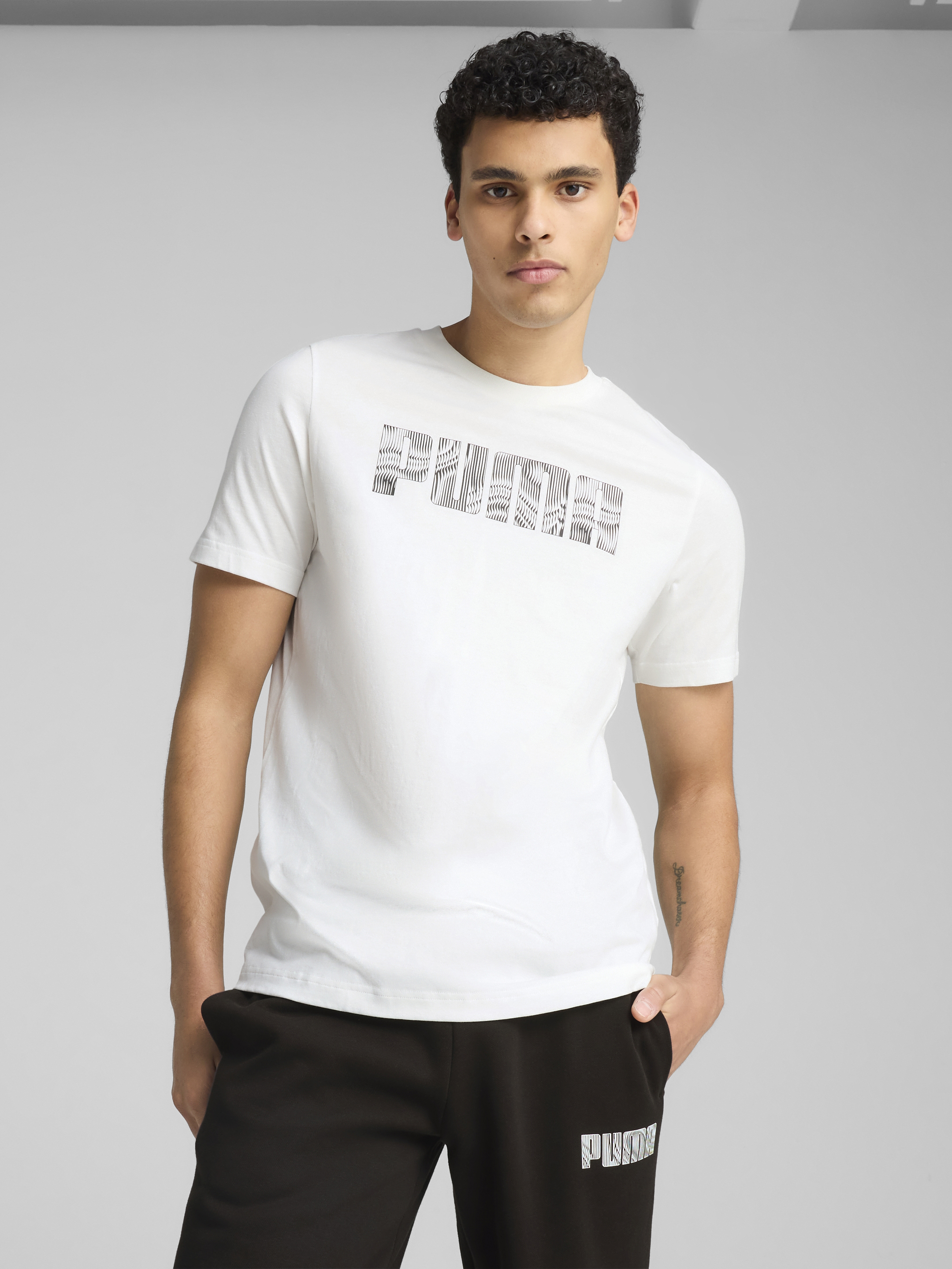 Акція на Футболка бавовняна довга чоловіча Puma Mass Merchants Tee 68465902 M White з принтом від Rozetka