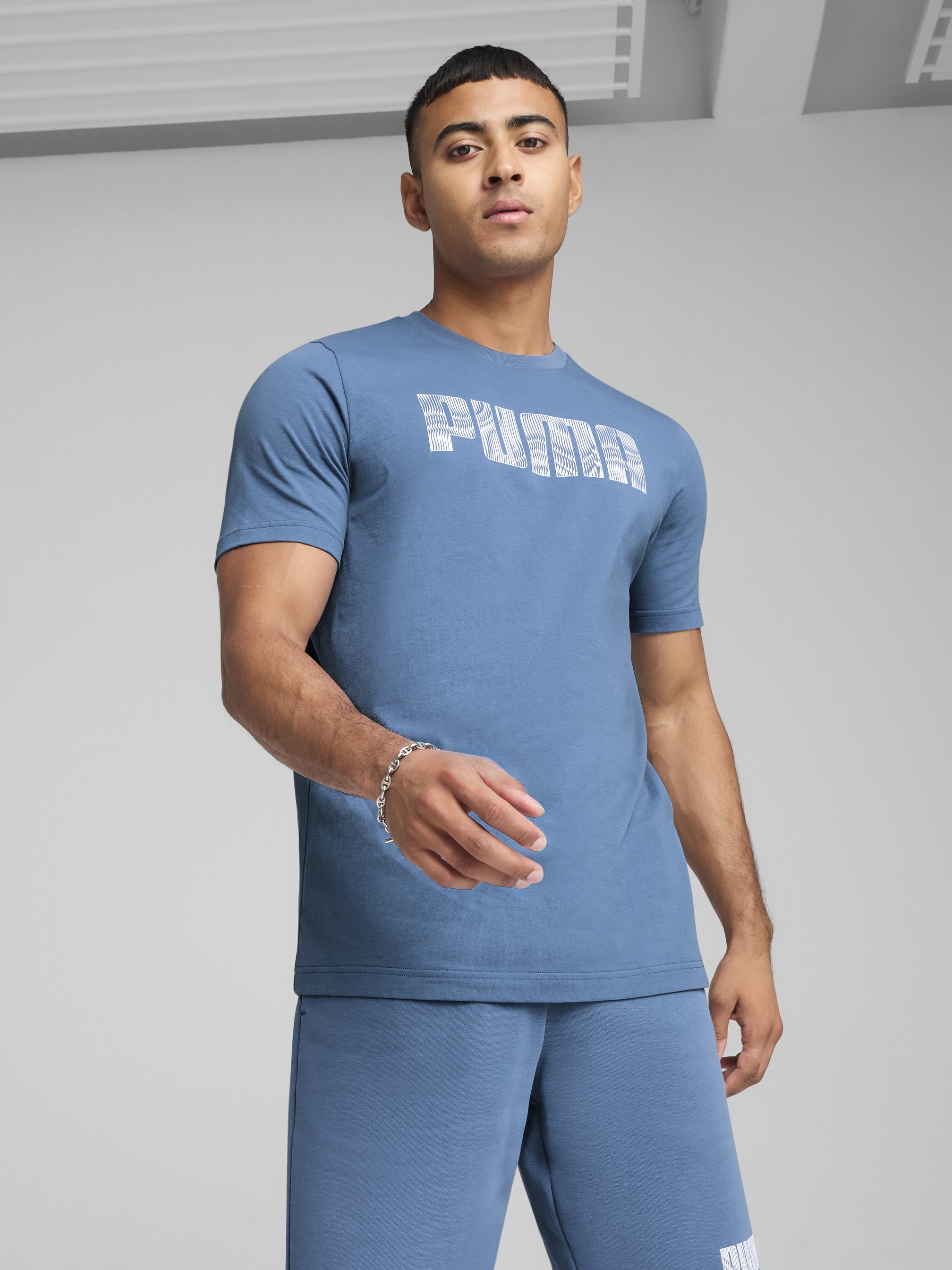 Акція на Футболка бавовняна довга чоловіча Puma Mass Merchants Tee 68465924 L Blue Horizon з принтом від Rozetka