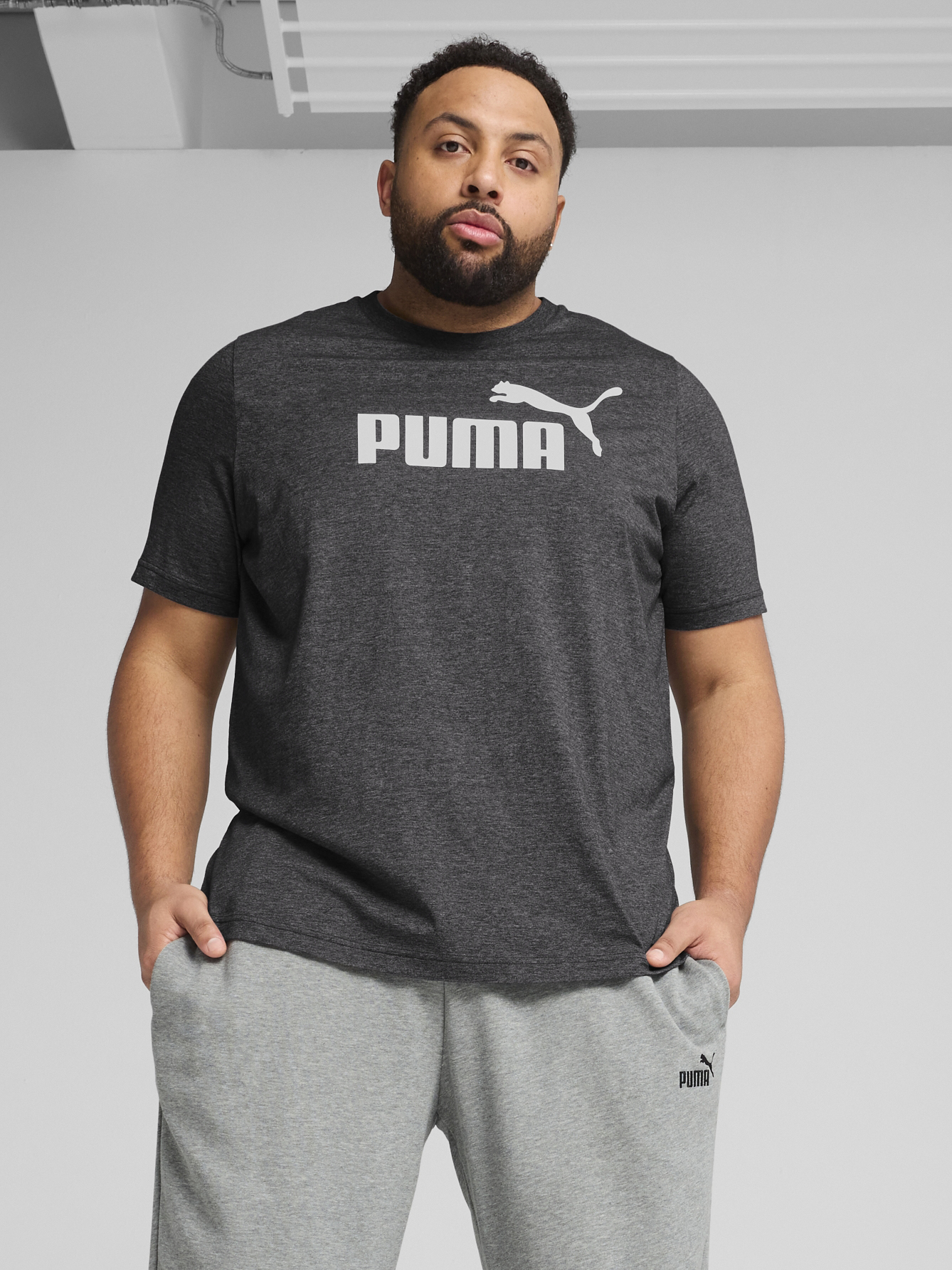 Акція на Футболка бавовняна довга чоловіча Puma Ess No. 1 Logo Heather Tee 68255001 M Black з принтом від Rozetka