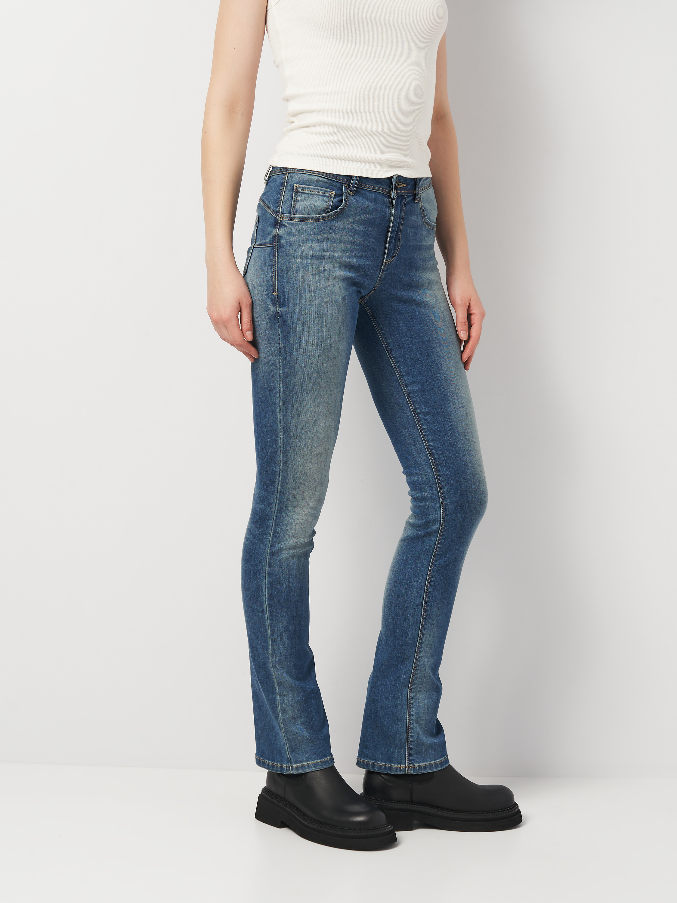 Джинси Slim Fit жіночі United Colors of Benetton 162 844 25 Сині від Rozetka на платформі USKIDKA Акція на Джинси Slim Fit жіночі United Colors of Benetton 162 844 25 Сині від Rozetka