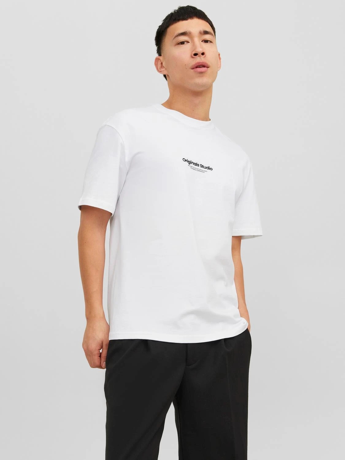 Футболка бавовняна довга чоловіча Jack & Jones 12240121 M Біла від Rozetka на платформі USKIDKA Акція на Футболка бавовняна довга чоловіча Jack & Jones 12240121 M Біла від Rozetka