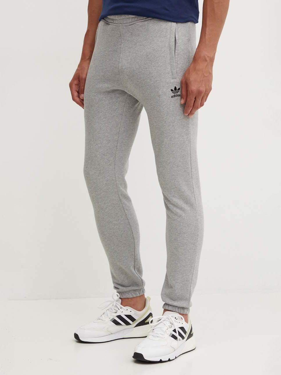 Спортивні штани чоловічі Adidas Originals Ess Pt IX7684 2XL Сірі від Rozetka на платформі USKIDKA Акція на Спортивні штани чоловічі Adidas Originals Ess Pt IX7684 2XL Сірі від Rozetka