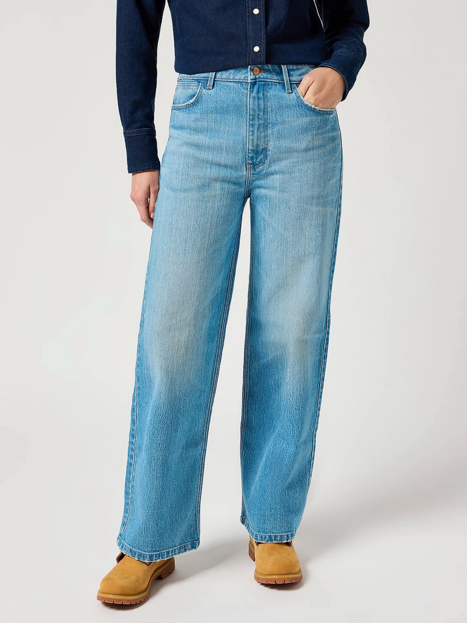 Джинси Regular Fit жіночі Wrangler 112356417 29/34 Блакитні від Rozetka на платформі USKIDKA Акція на Джинси Regular Fit жіночі Wrangler 112356417 29/34 Блакитні від Rozetka