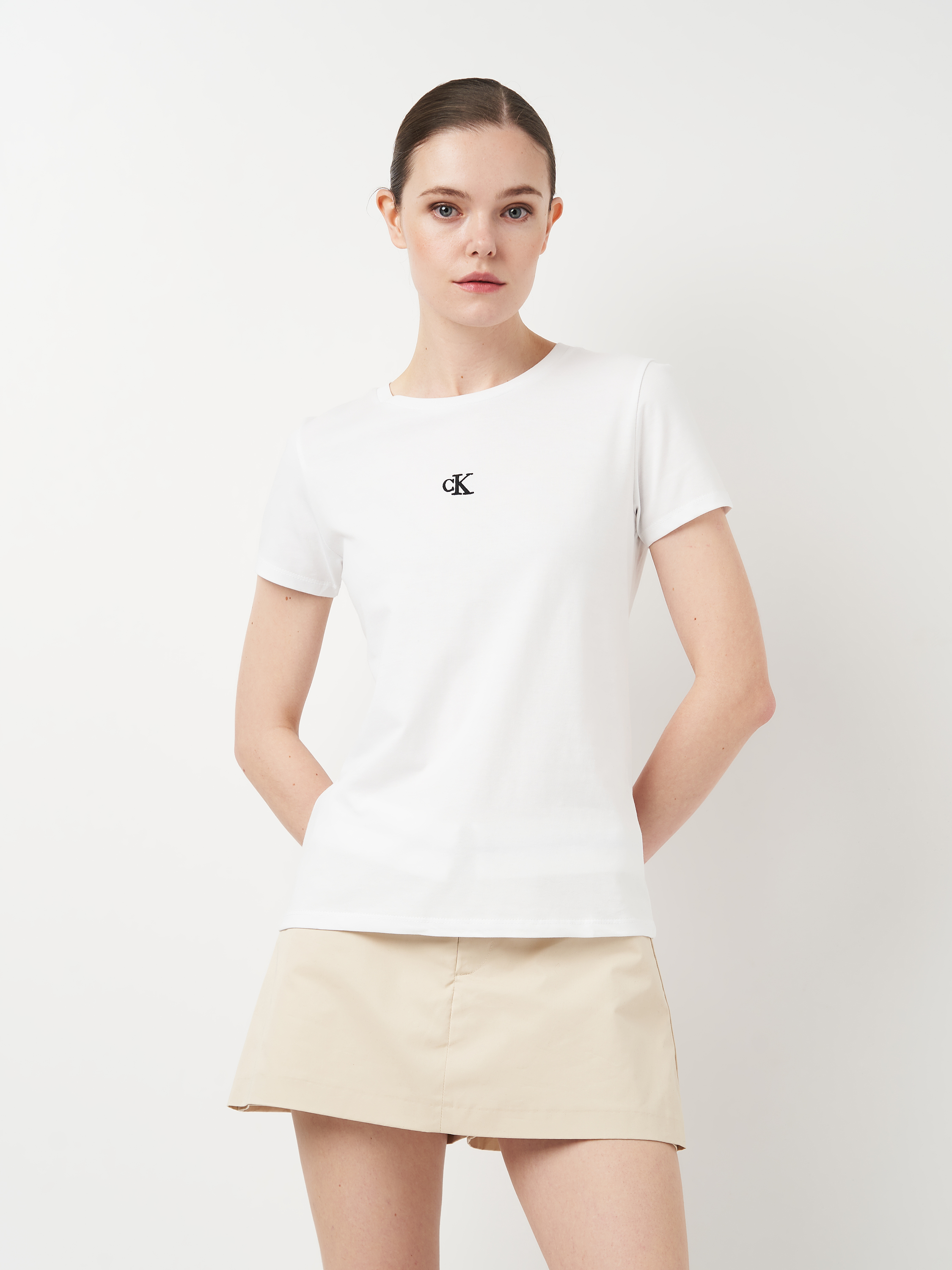 Футболка бавовняна жіноча Calvin Klein Jeans 11455.2 L Біла від Rozetka на платформі USKIDKA Акція на Футболка бавовняна жіноча Calvin Klein Jeans 11455.2 L Біла від Rozetka