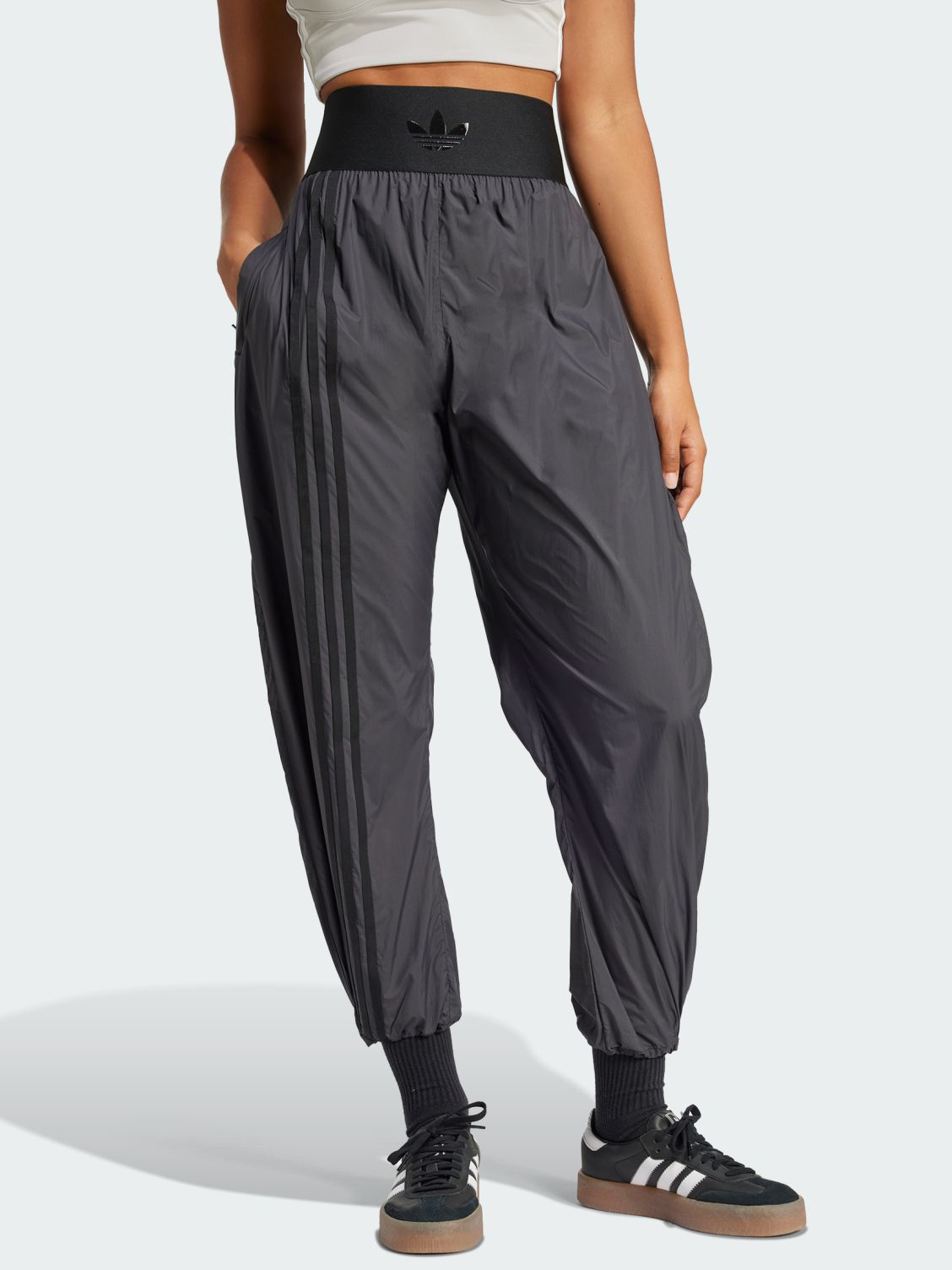 Спортивні штани жіночі Adidas Originals Wb Joggers JJ0920 XL Black від Rozetka на платформі USKIDKA Акція на Спортивні штани жіночі Adidas Originals Wb Joggers JJ0920 XL Black від Rozetka