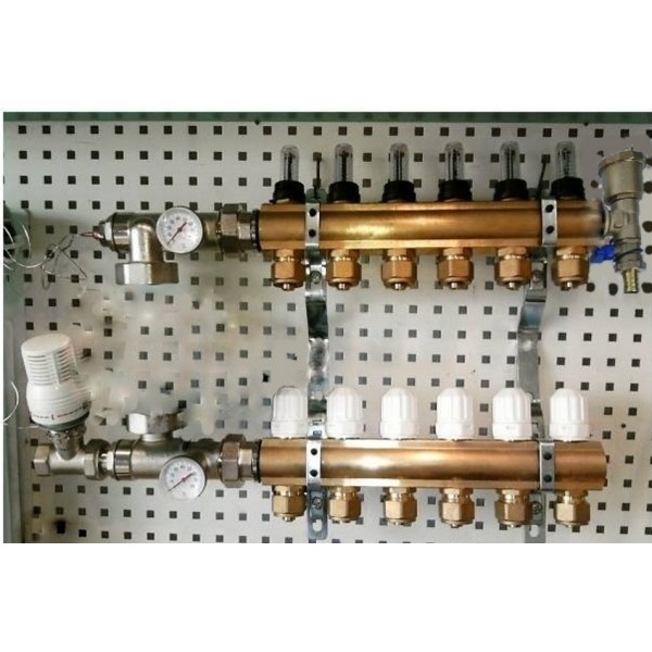 

Коллектор Gross на 10 выходов в полном сборе без насоса со смесительной группой и расходомерами